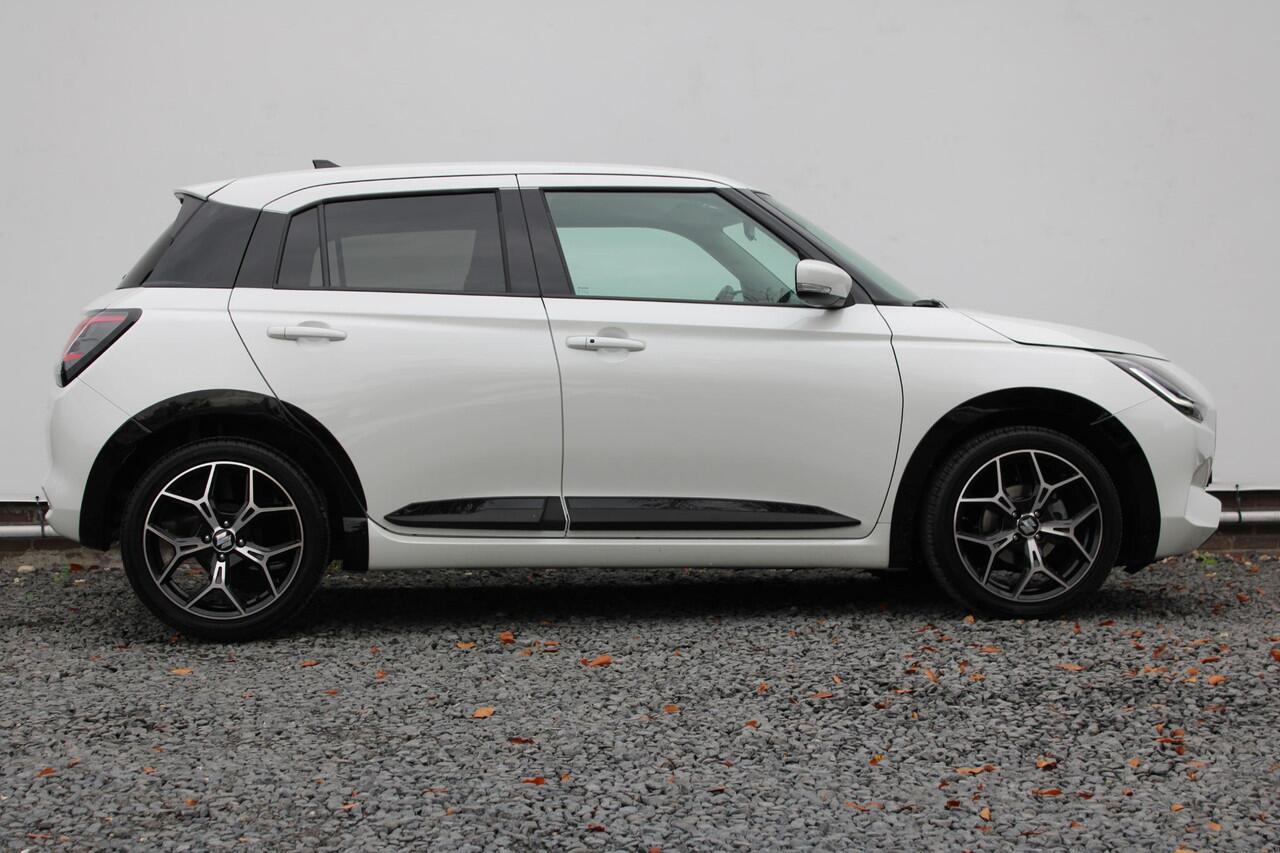 Suzuki SWIFT 1.2 Style Smart Hybrid, 17 inch en GT-Pakket, Dodehoek Detector, Suzuki Body Kit Piano Black Demo Voordeel!