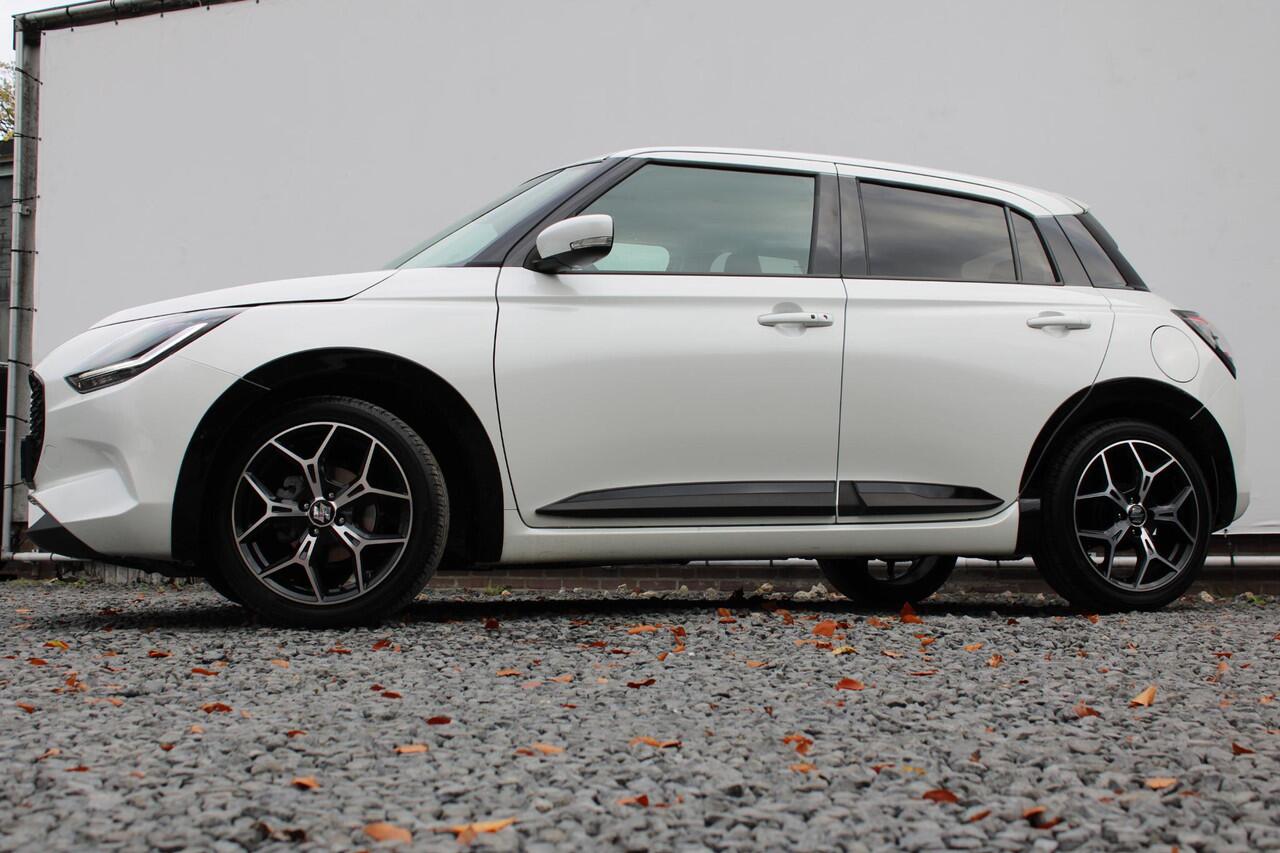 Suzuki SWIFT 1.2 Style Smart Hybrid, 17 inch en GT-Pakket, Dodehoek Detector, Suzuki Body Kit Piano Black Demo Voordeel!