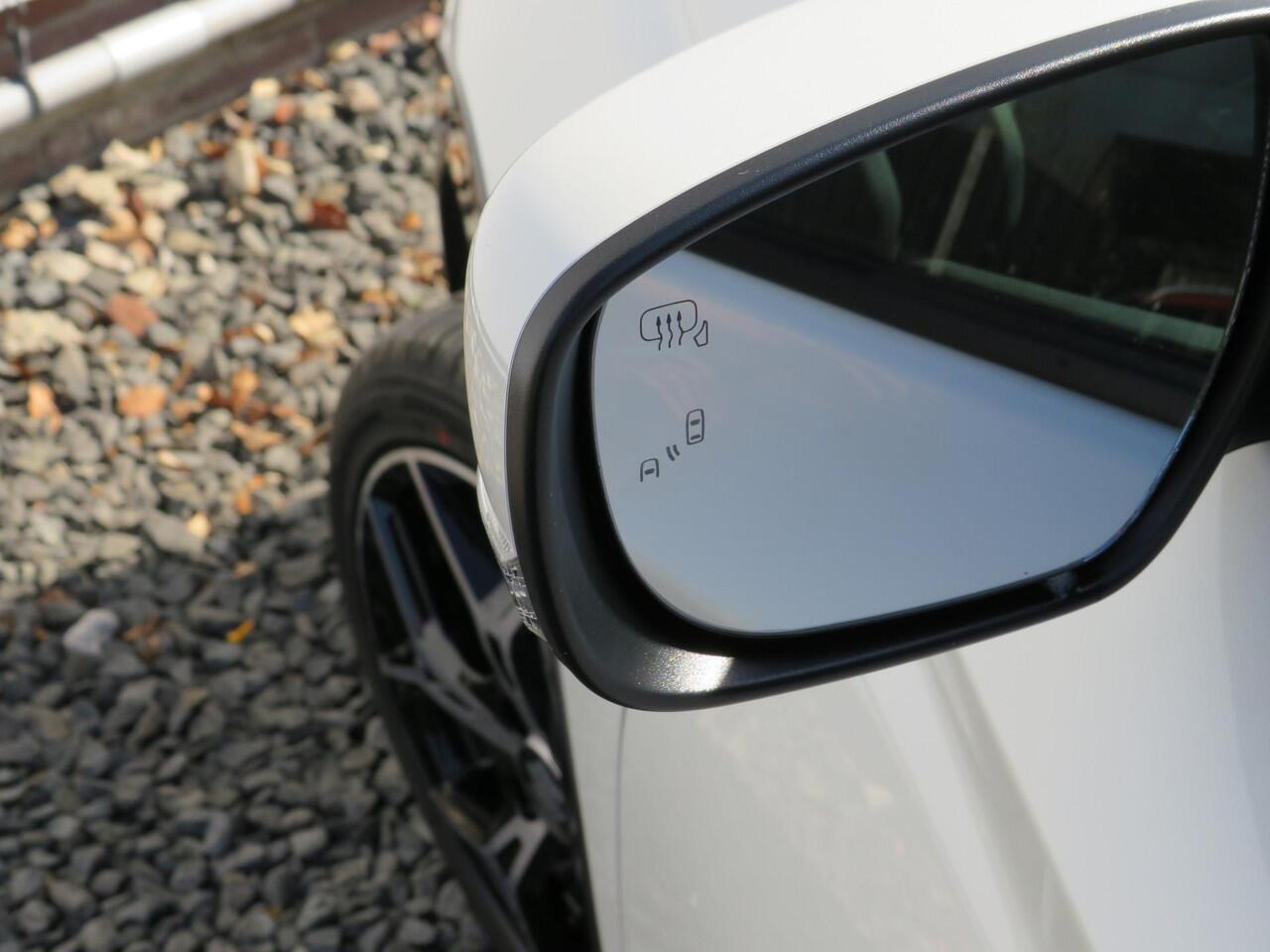 Suzuki SWIFT 1.2 Style Smart Hybrid, 17 inch en GT-Pakket, Dodehoek Detector, Suzuki Body Kit Piano Black Demo Voordeel!