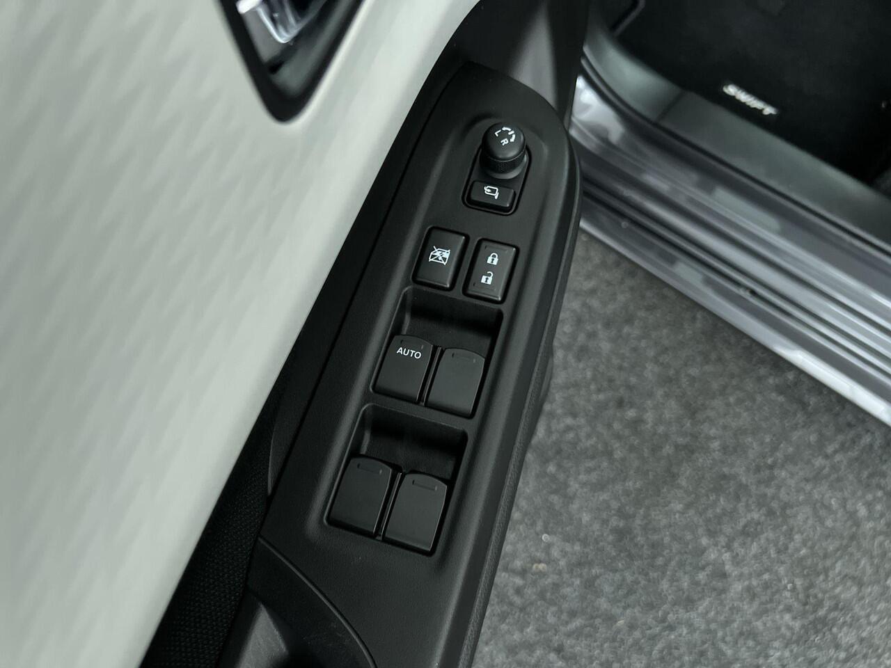 Suzuki SWIFT 1.2 Style Smart Hybrid | Rijklaar | Climate Control | Adaptieve Cruise Control | Camera | LED