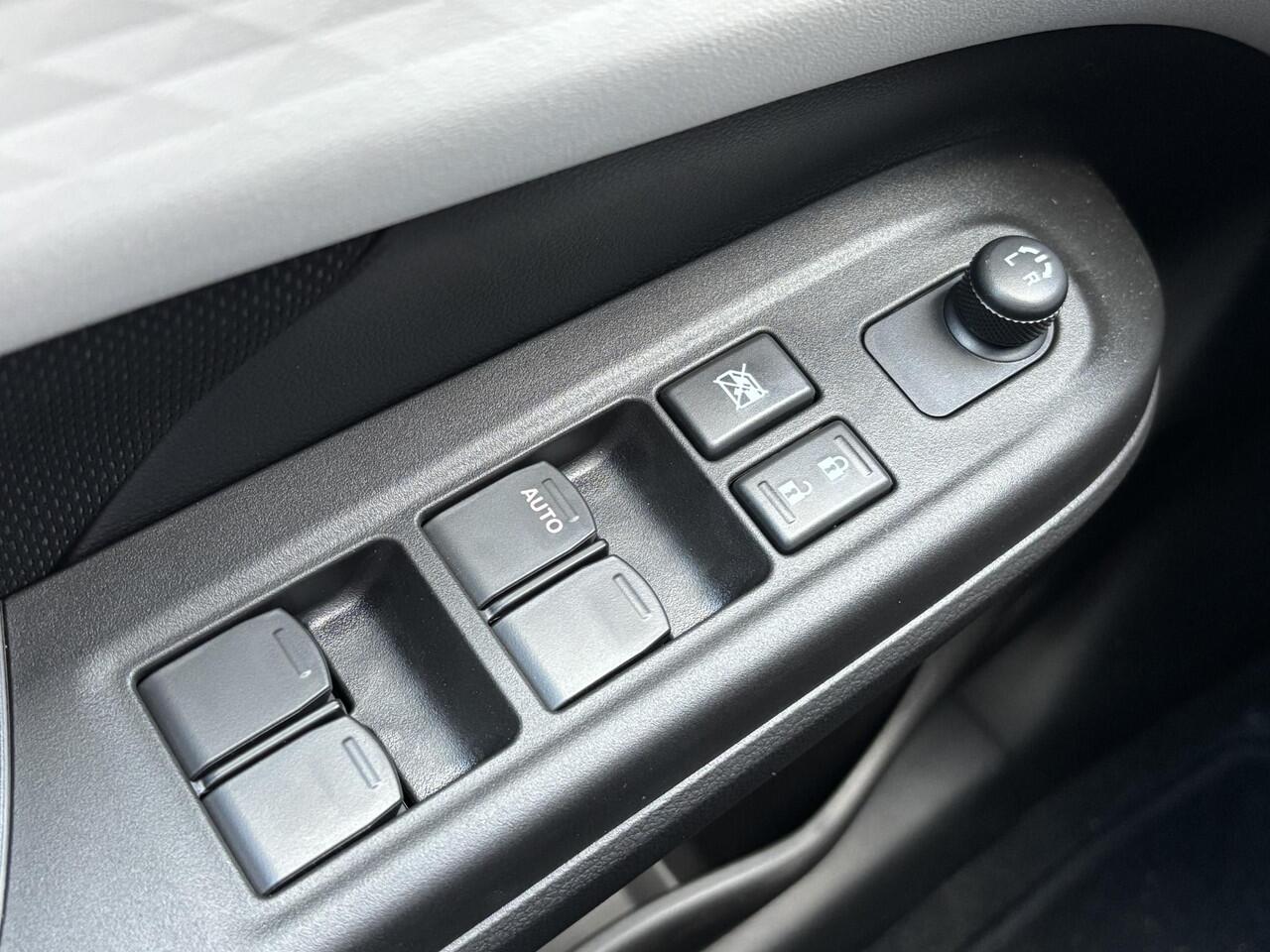 Suzuki SWIFT 1.2 Select Smart Hybrid Automaat Demo/Cruise/Navi