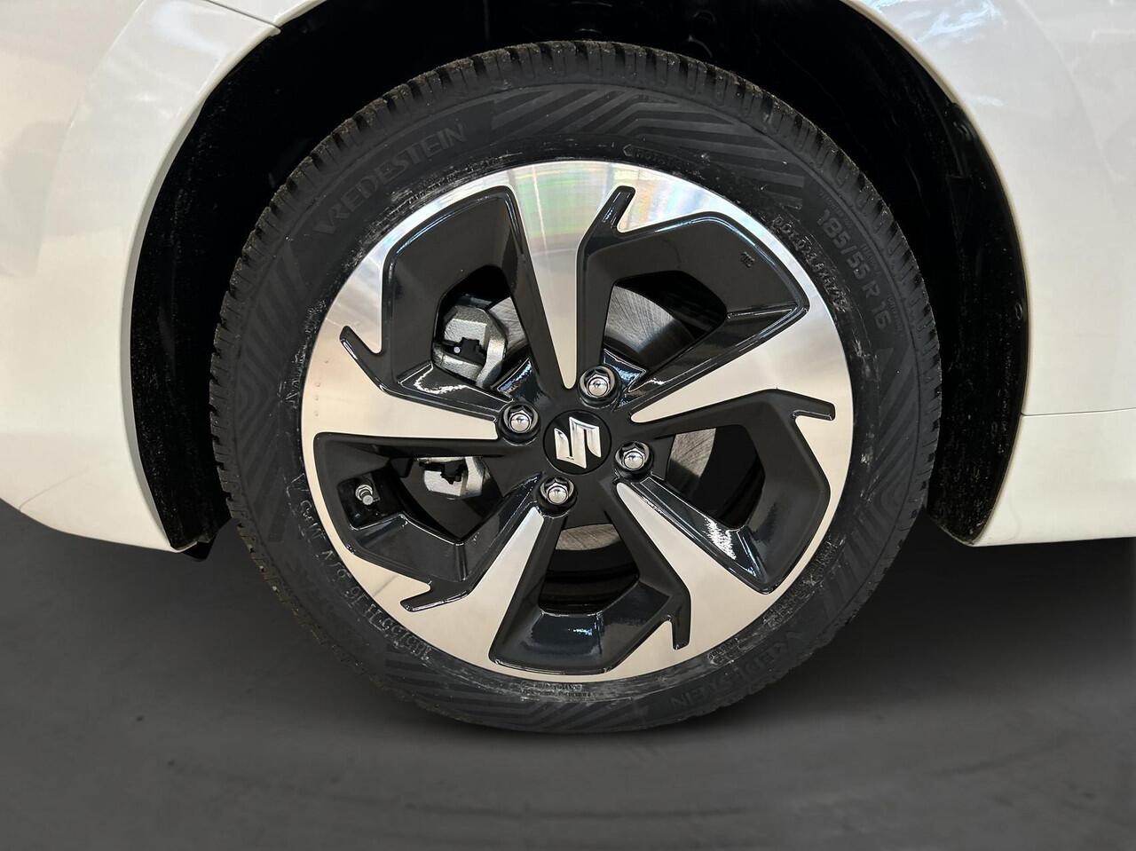 Suzuki SWIFT 1.2 Style Smart Hybrid | Rijklaar | Climate Control | Cruise Control Adaptief | Navigatie | All-Seasonbanden | DEMO