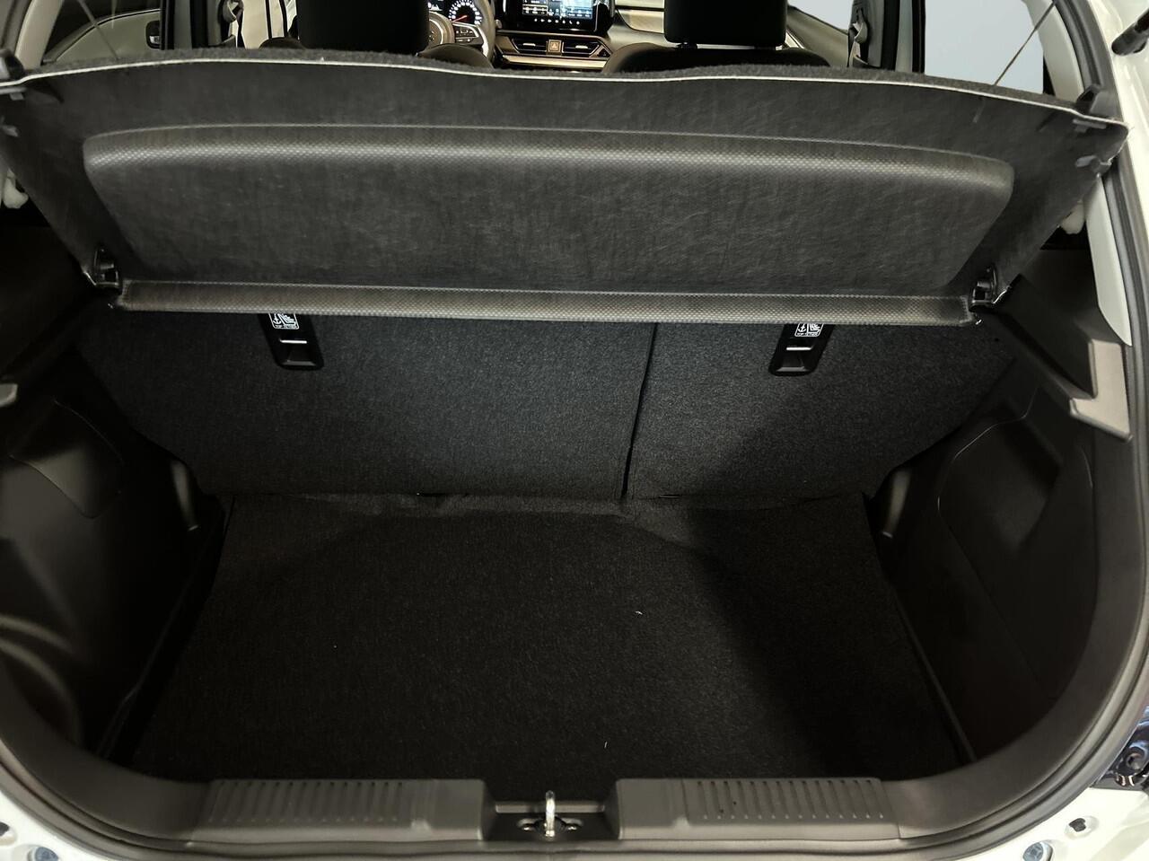 Suzuki SWIFT 1.2 Style Smart Hybrid | Rijklaar | Climate Control | Cruise Control Adaptief | Navigatie | All-Seasonbanden | DEMO