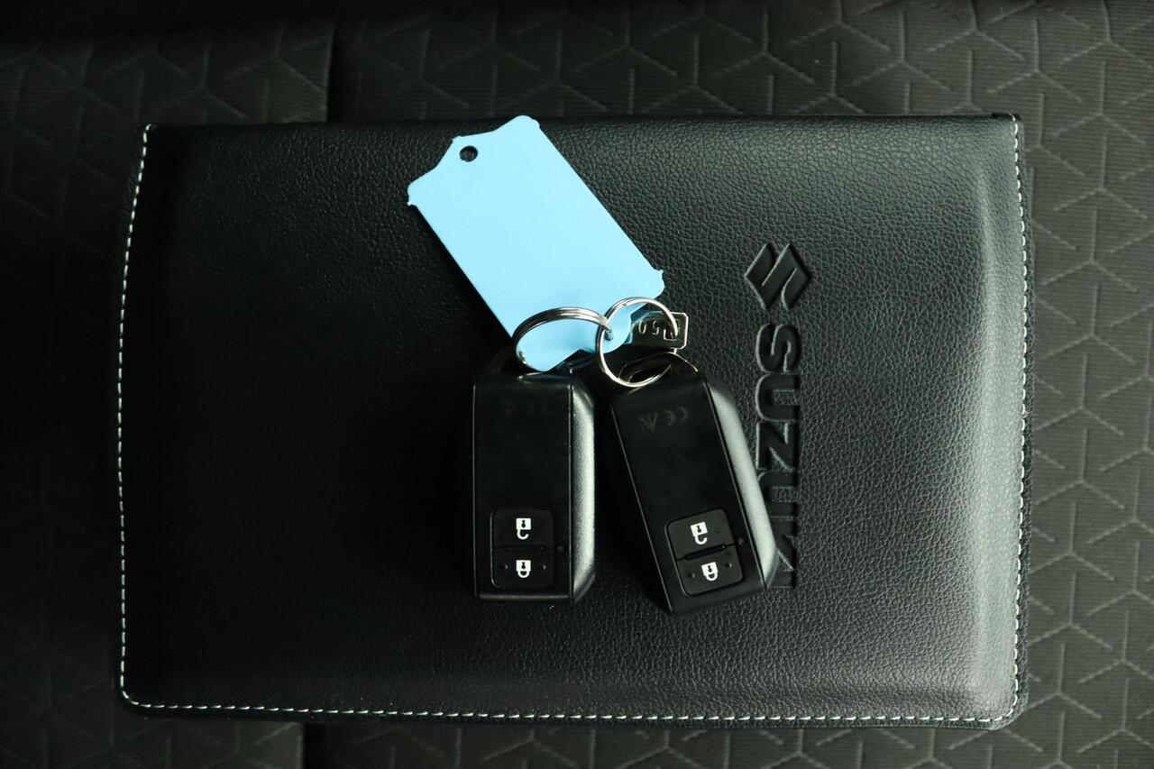 Suzuki SWIFT 1.2 Select Smart Hybrid | Apple CarPlay & Android Auto | Camera | Adaptieve Cruise Control | Stoelverwarming | Lichtmetalen velgen |