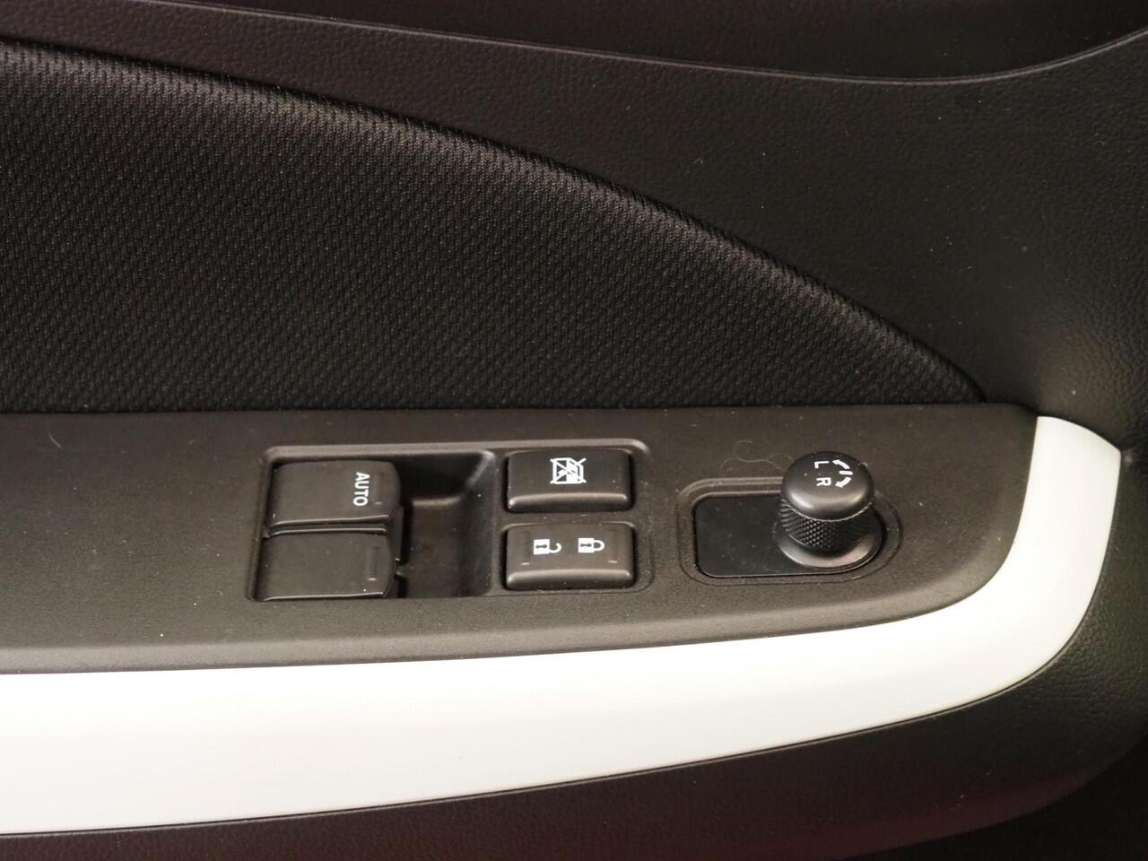 Suzuki SWIFT 1.2 Style Smart Hybrid