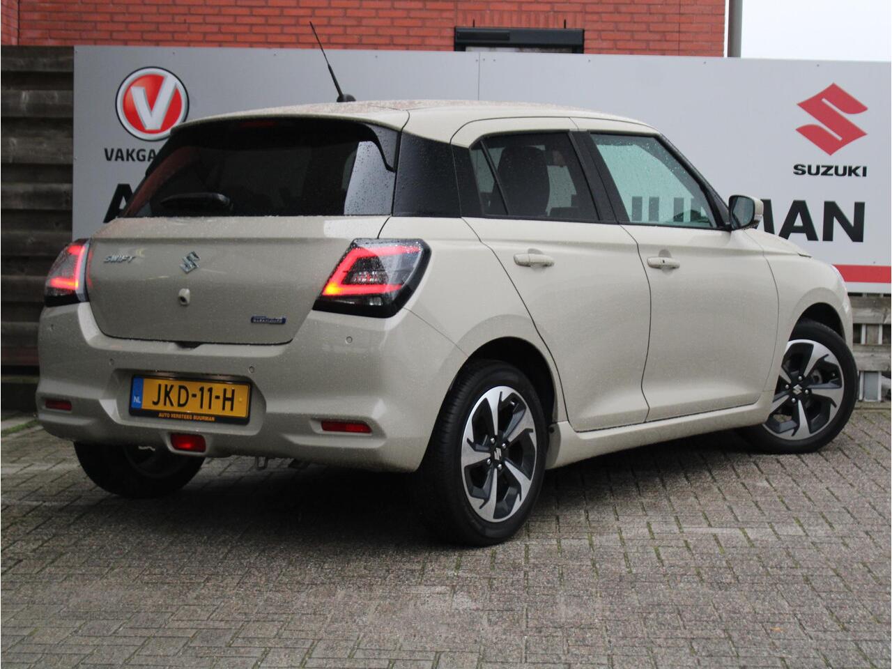 Suzuki SWIFT 1.2 Style Smart Hybrid Automaat Cruise Control Adaptief, Navigatie, Stoelverwarming, Achteruitrijcamera, Parkeersensoren