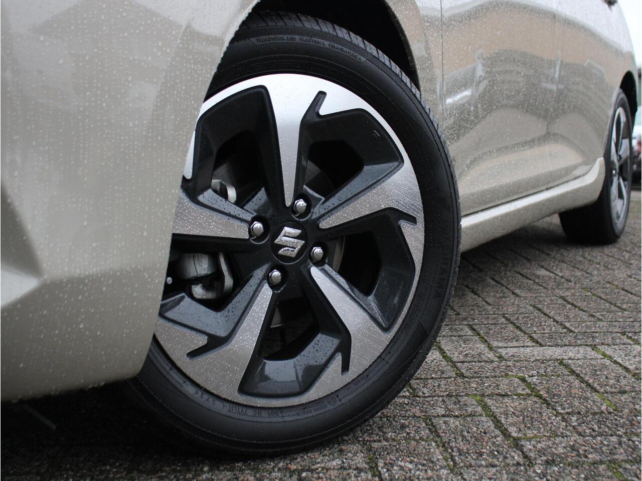 Suzuki SWIFT 1.2 Style Smart Hybrid Automaat Cruise Control Adaptief, Navigatie, Stoelverwarming, Achteruitrijcamera, Parkeersensoren