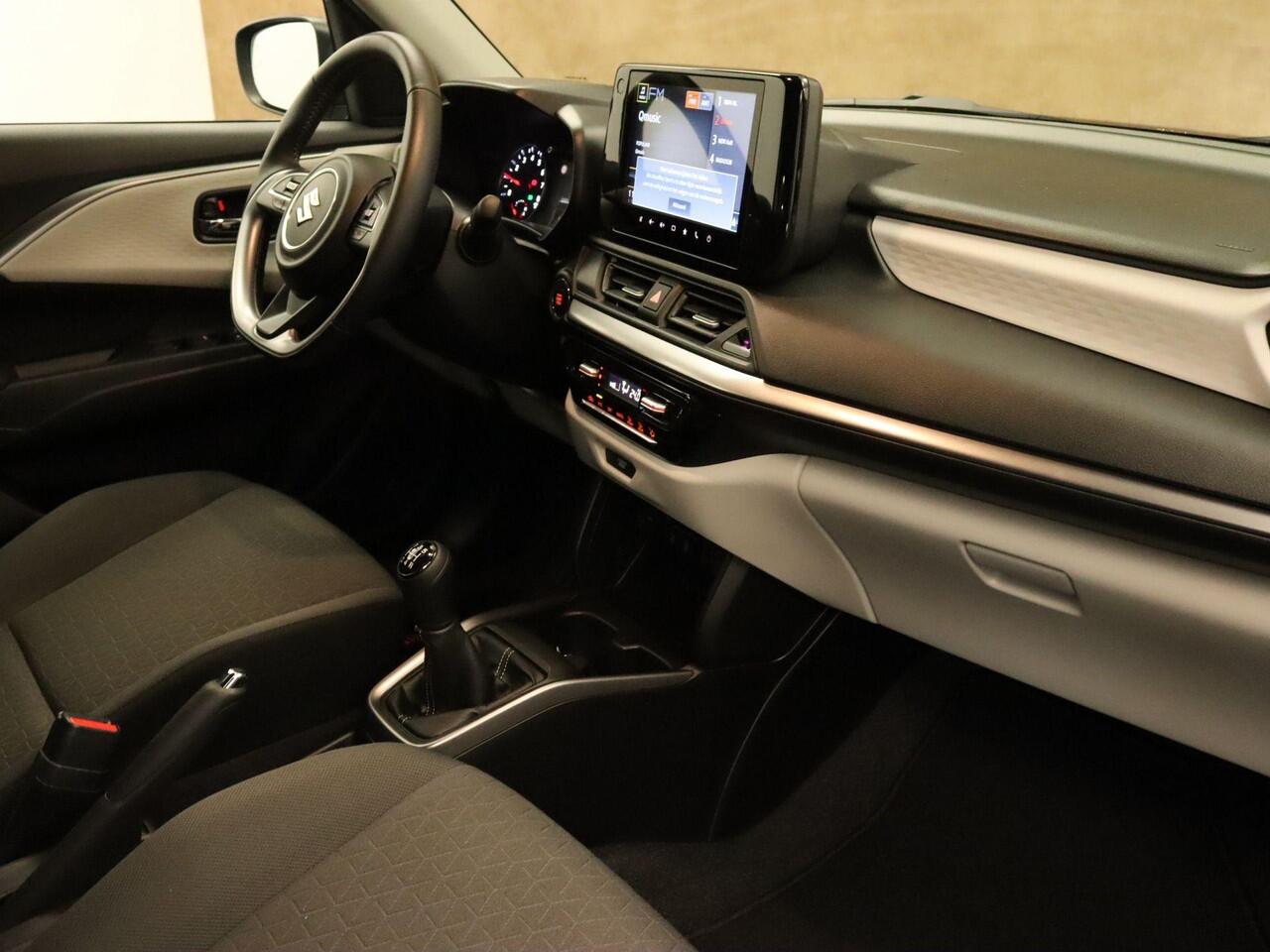 Suzuki SWIFT 1.2 Style Smart Hybrid - CLIMATE CONTROL - NAVIGATIE - PARKEERSENSOREN ACHTER - APPLE CARPLAY/ANDROID AUTO - KEYLESS ENTRY/ START - CAMERA - VOORSTOELEN VERWARMD - DODEHOEK DETECTIE