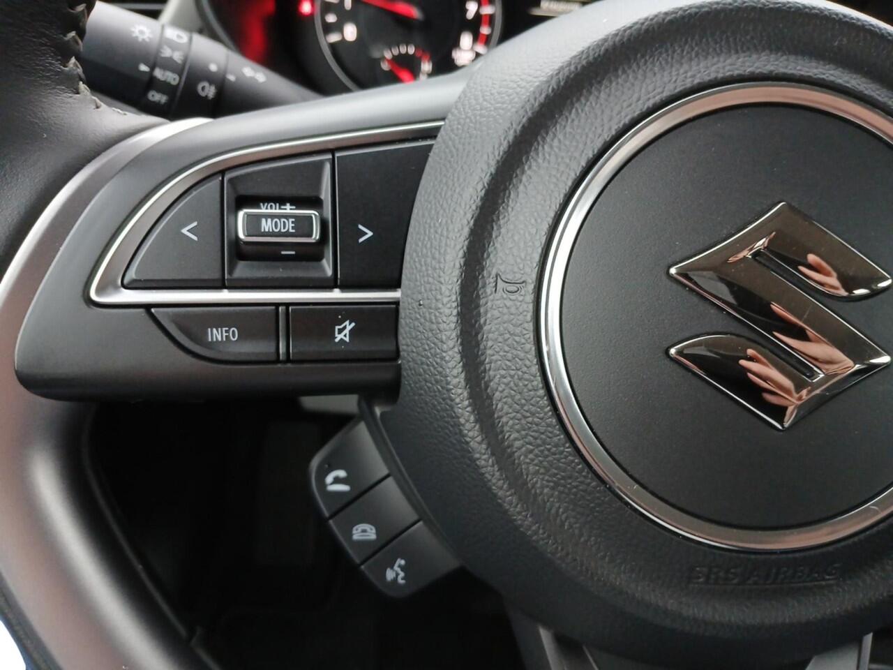 Suzuki SWIFT 1.2 Select Smart Hybrid | LM Velgen | Stoelverwarming | Camera | Navigatie | DAB |