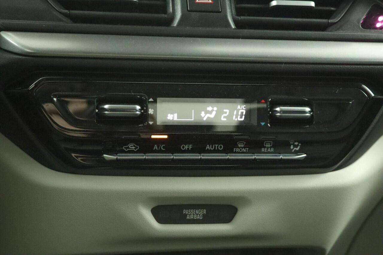 Suzuki SWIFT 1.2 Style Smart Hybrid | Climate control | Cruise control adaptive | Navigatie | Camera | Apple carplay, Android auto | Stoelverwarming |