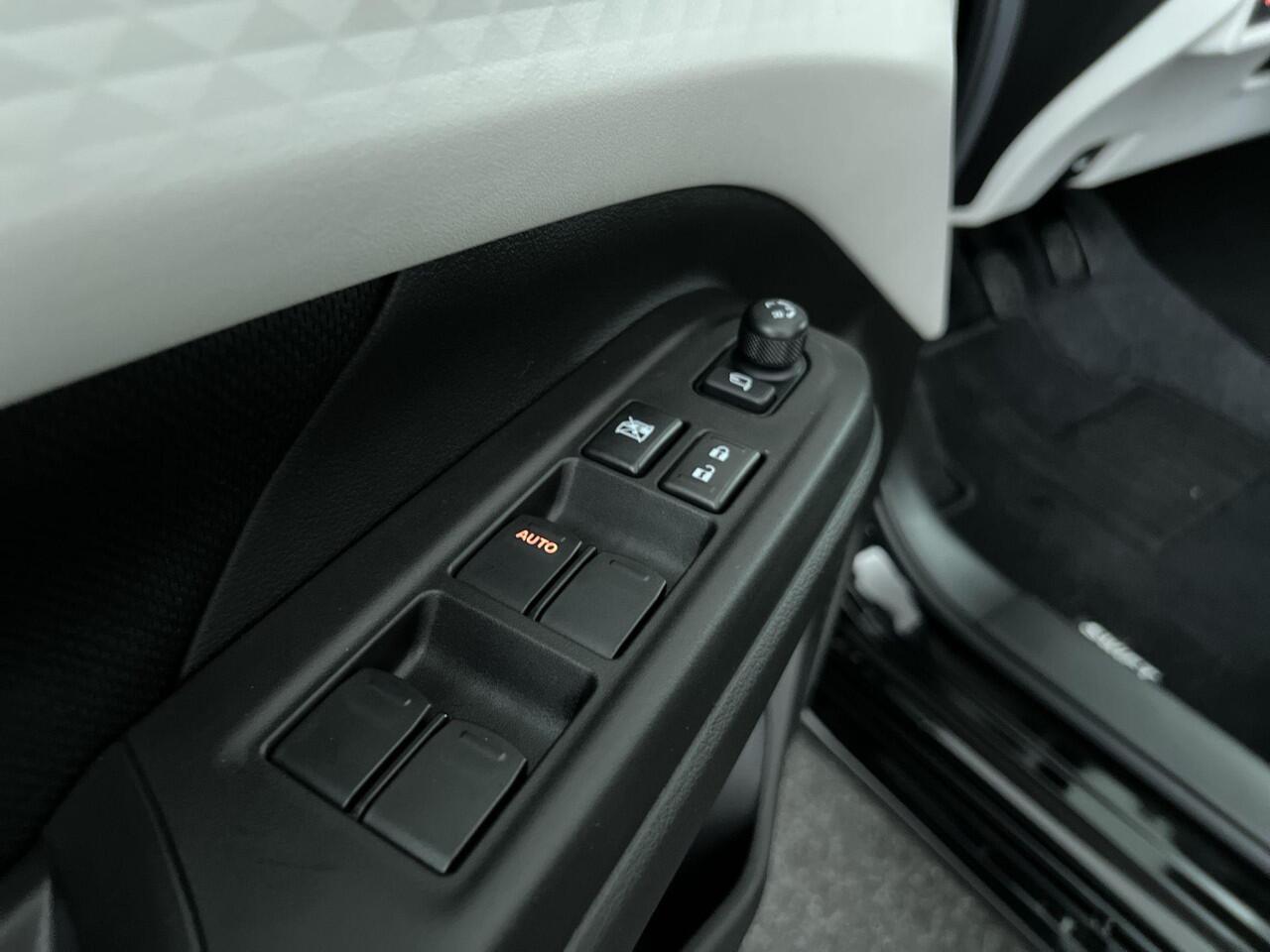 Suzuki SWIFT 1.2 Style Smart Hybrid | Demo | Rijklaar |