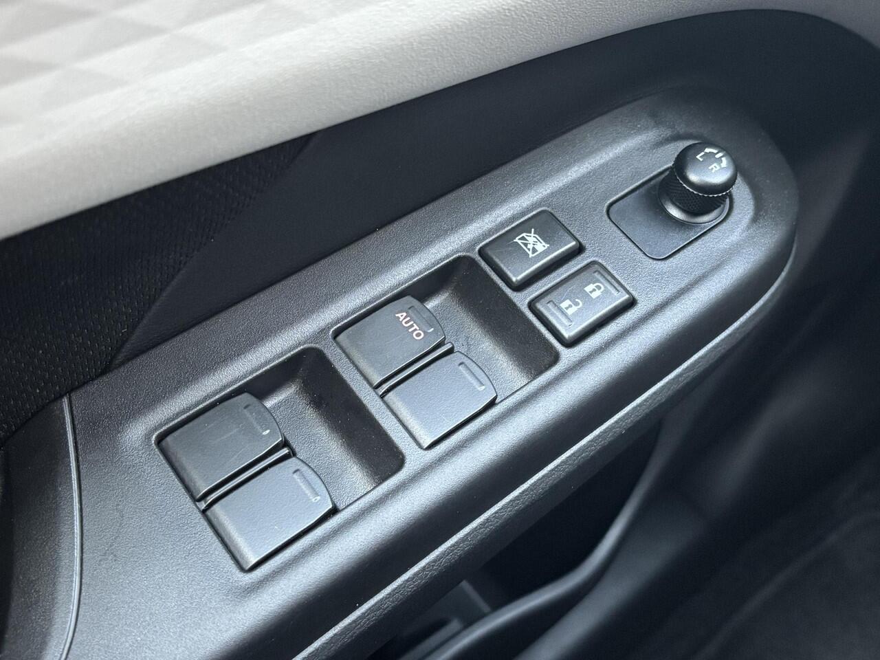 Suzuki SWIFT 1.2 Select Smart Hybrid Navi/Cruise/Lmv