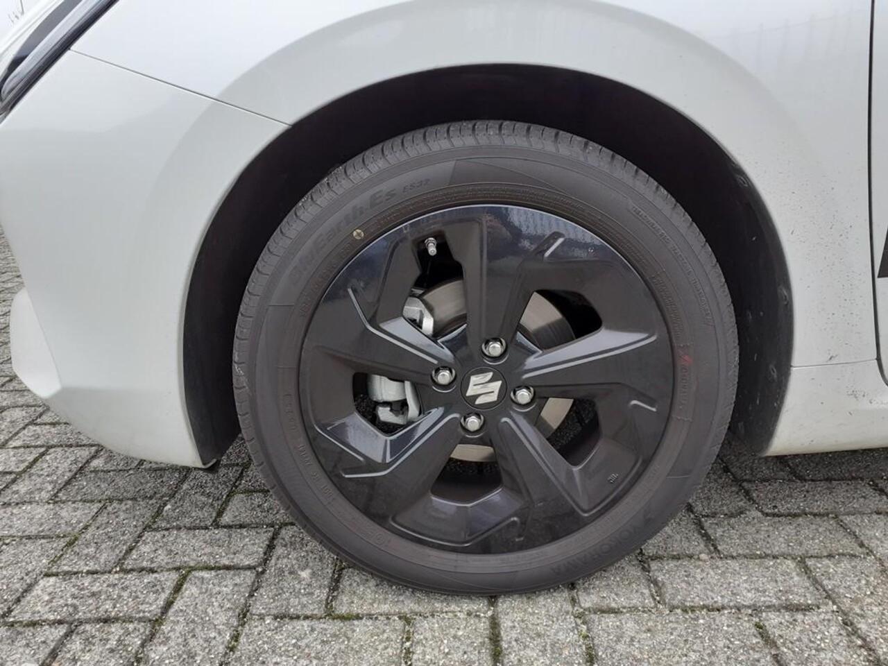 Suzuki SWIFT 1.2 Style Smart Hybrid | Rijklaar | Apple Carplay/Android Auto | Achteruitrij Camera |