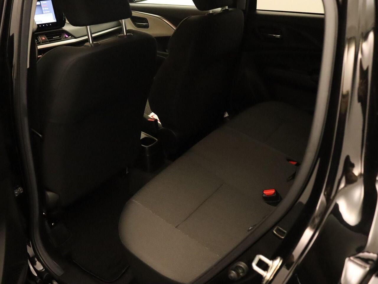 Suzuki SWIFT 1.2 Style Smart Hybrid - CLIMATE CONTROL - NAVIGATIE - PARKEERSENSOREN ACHTER - APPLE CARPLAY/ANDROID AUTO - KEYLESS ENTRY/ START - CAMERA - VOORSTOELEN VERWARMD - DODEHOEK DETECTIE