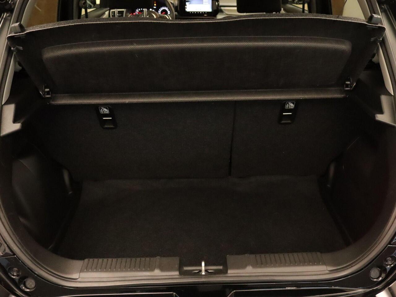 Suzuki SWIFT 1.2 Style Smart Hybrid - CLIMATE CONTROL - NAVIGATIE - PARKEERSENSOREN ACHTER - APPLE CARPLAY/ANDROID AUTO - KEYLESS ENTRY/ START - CAMERA - VOORSTOELEN VERWARMD - DODEHOEK DETECTIE