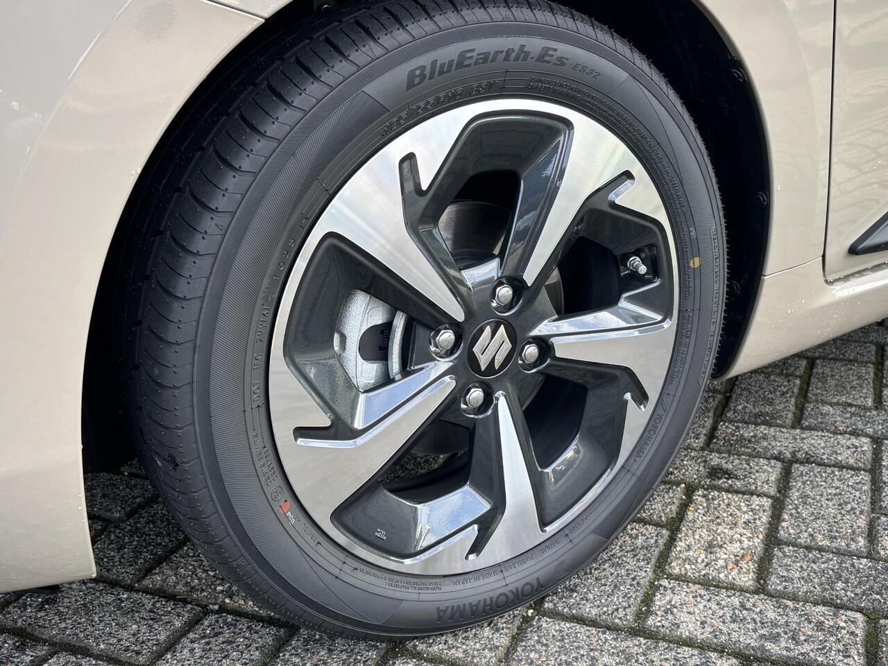 Suzuki SWIFT 1.2 Style Smart Hybrid Black Rhino/Demo/Navi/