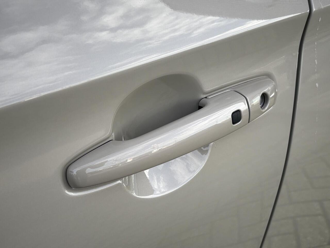 Suzuki SWIFT 1.2 Style Smart Hybrid Black Rhino/Demo/Navi/