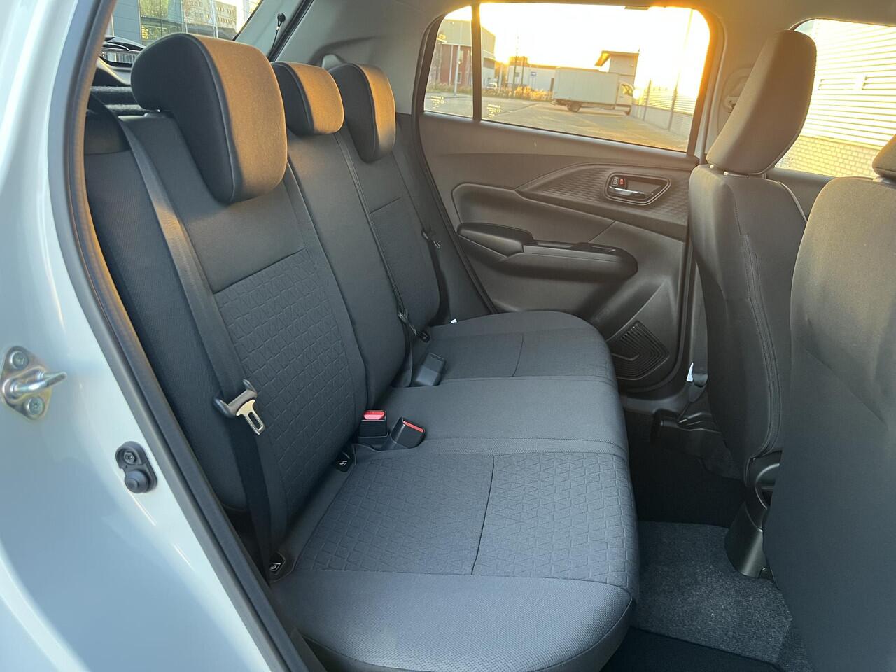 Suzuki SWIFT 1.2 Select Smart Hybrid | Direct uit voorraad leverbaar | Multimedia Systeem | 16"LM | Airco | Apple Carplay & Android Auto