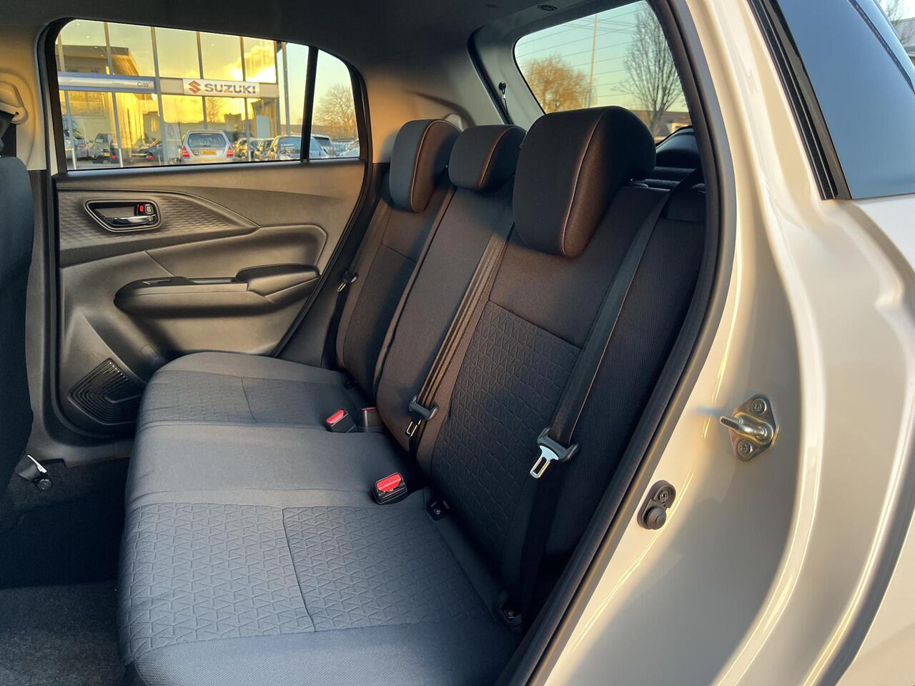 Suzuki SWIFT 1.2 Select Smart Hybrid | Direct uit voorraad leverbaar | Multimedia Systeem | 16"LM | Airco | Apple Carplay & Android Auto