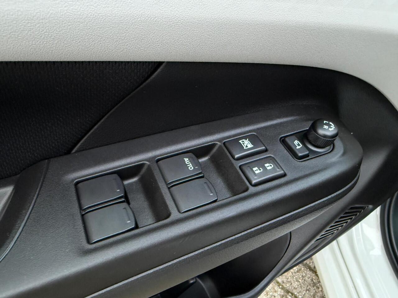 Suzuki SWIFT 1.2 Style Smart Hybrid | Climate Control |Tot 10 JAAR GARANTIE!! | Navi | Camera