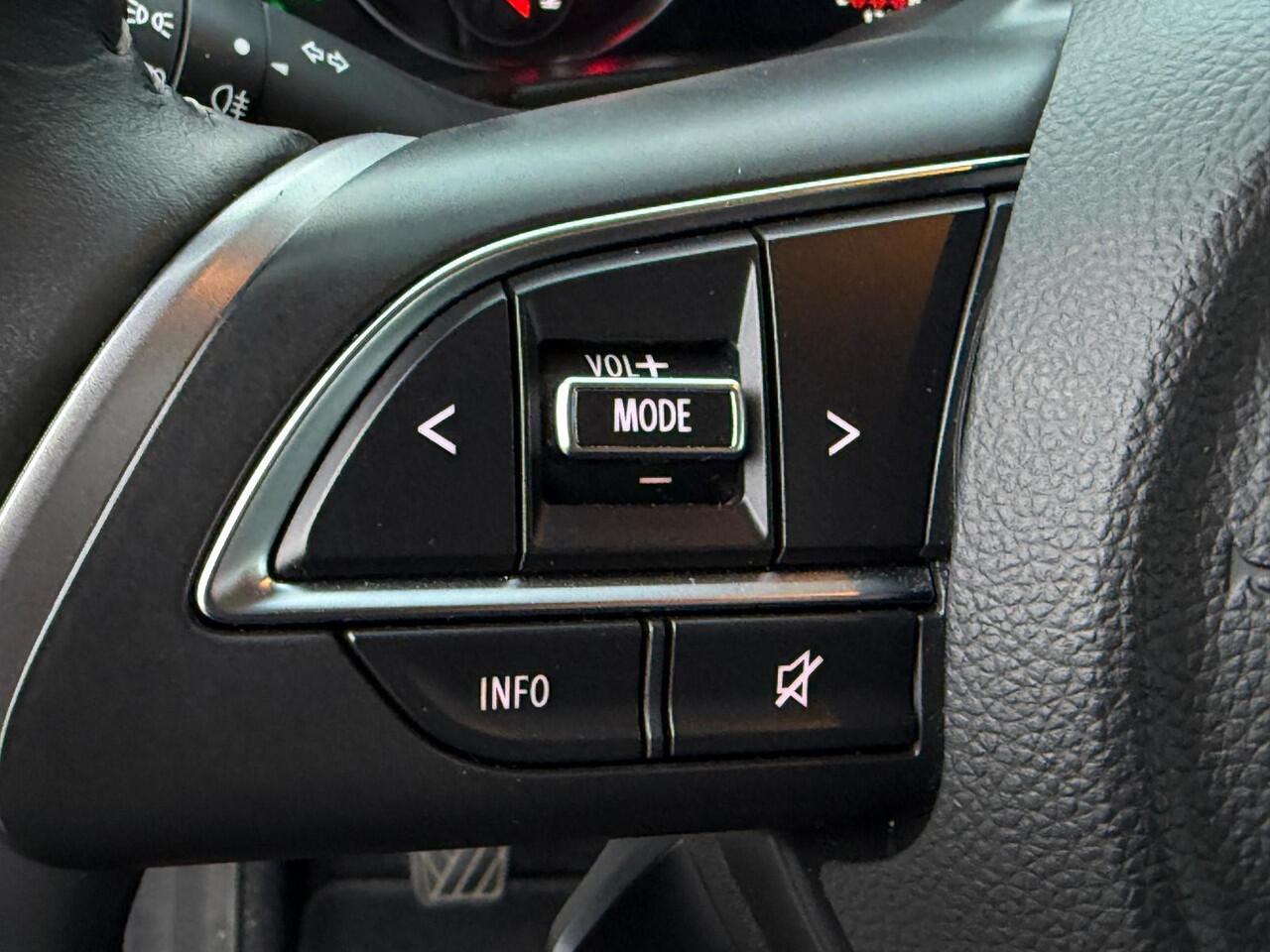 Suzuki SWIFT 1.2 Style Smart Hybrid | Climate Control |Tot 10 JAAR GARANTIE!! | Navi | Camera