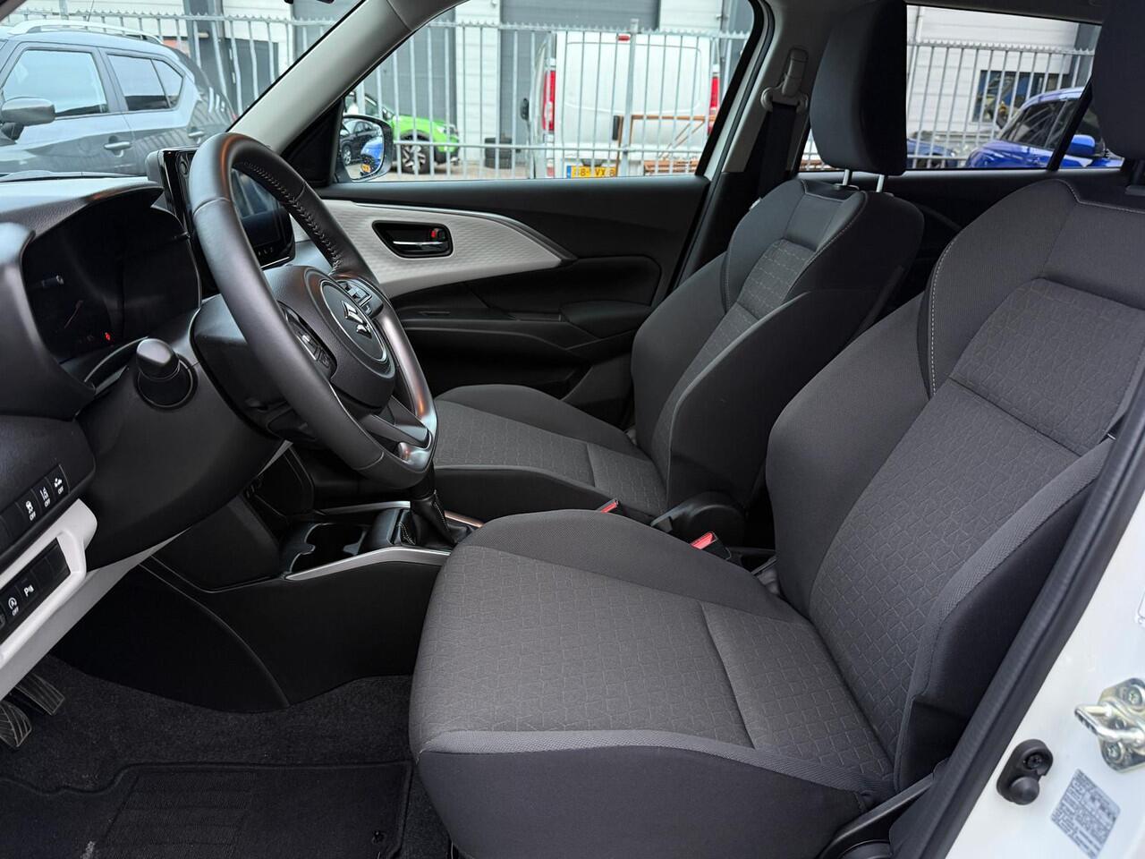 Suzuki SWIFT 1.2 Style Smart Hybrid | Climate Control |Tot 10 JAAR GARANTIE!! | Navi | Camera