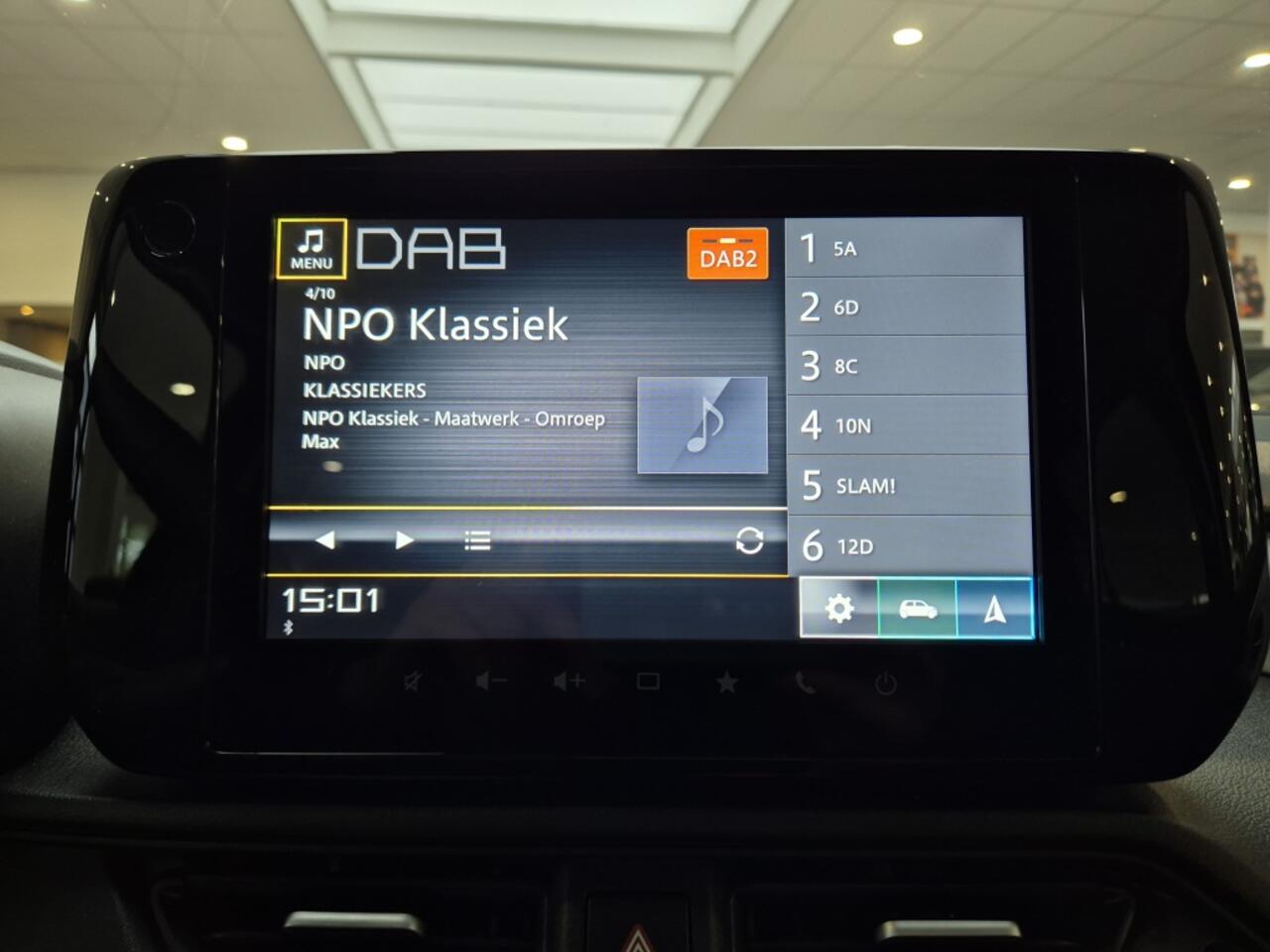 Suzuki SWIFT 1.2 Style Hybrid [CARPLAY| CLIMATE CONTROL | ALL-SEASON BANDEN |