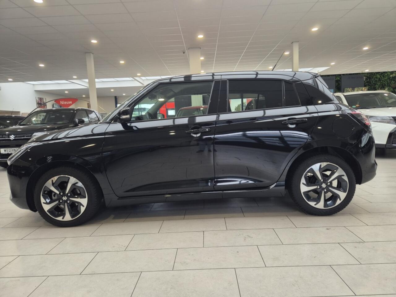 Suzuki SWIFT 1.2 Style Hybrid [CARPLAY| CLIMATE CONTROL | ALL-SEASON BANDEN |