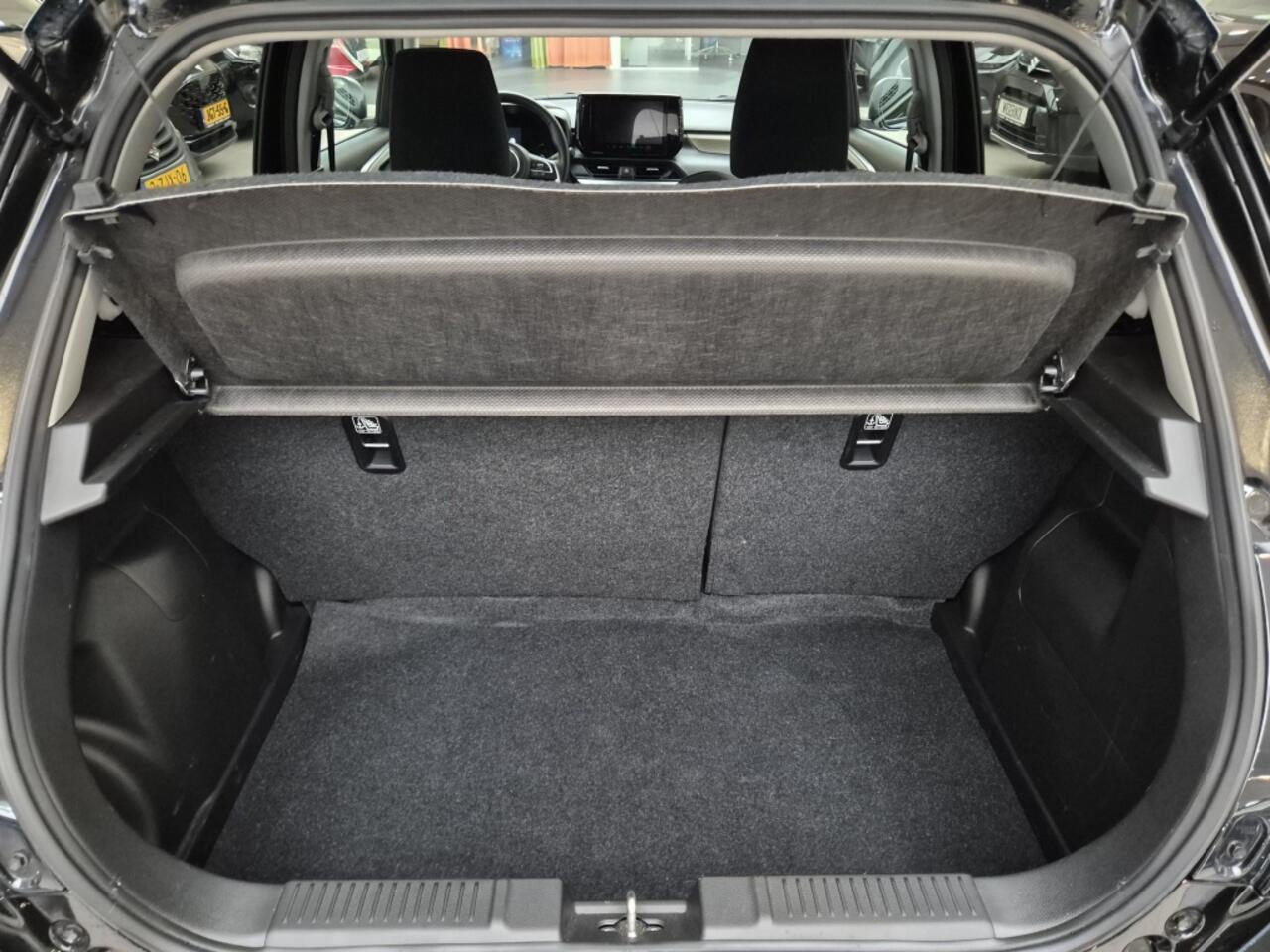 Suzuki SWIFT 1.2 Style Hybrid [CARPLAY| CLIMATE CONTROL | ALL-SEASON BANDEN |