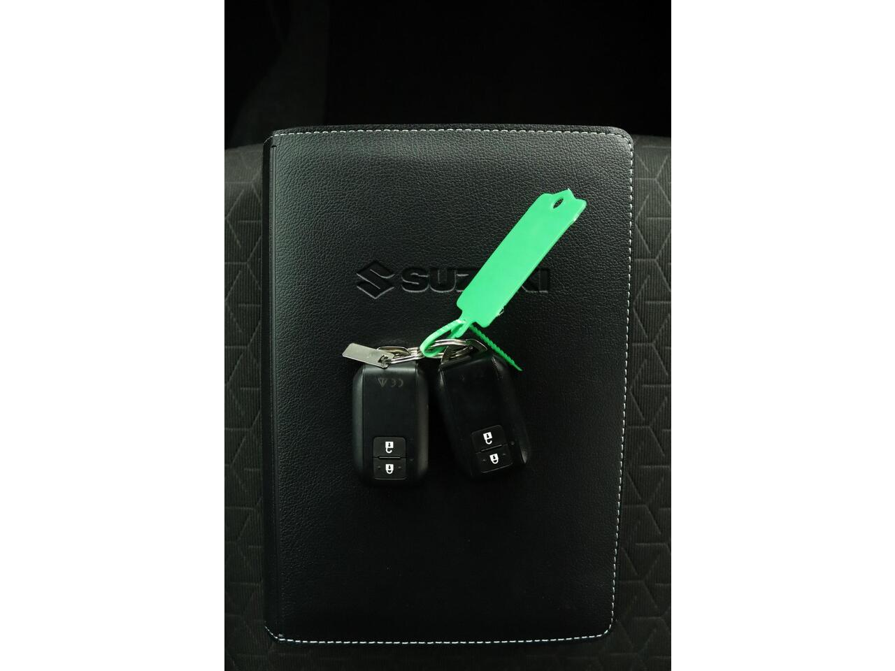 Suzuki SWIFT 1.2 Select Smart Hybrid | Dodehoekdetectie | Cruise control adaptive | Navigatie | Camera | Stoelverwarming | Apple carplay, android auto | Parkeersensoren achter |