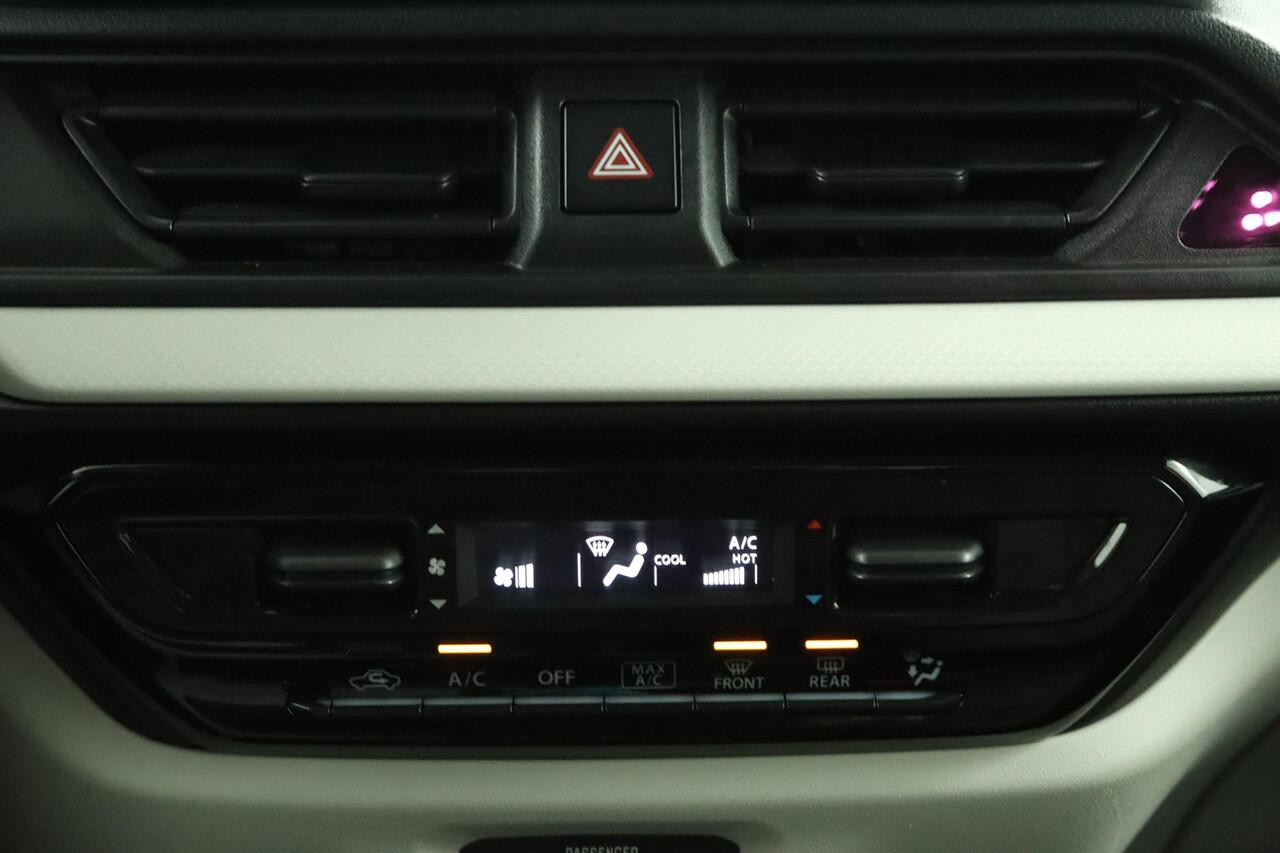 Suzuki SWIFT 1.2 Select Smart Hybrid | Dodehoekdetectie | Cruise control adaptive | Navigatie | Camera | Stoelverwarming | Apple carplay, android auto | Parkeersensoren achter |