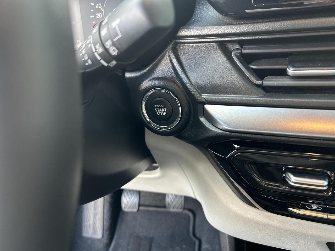 Suzuki SWIFT 1.2 Style Smart Hybrid