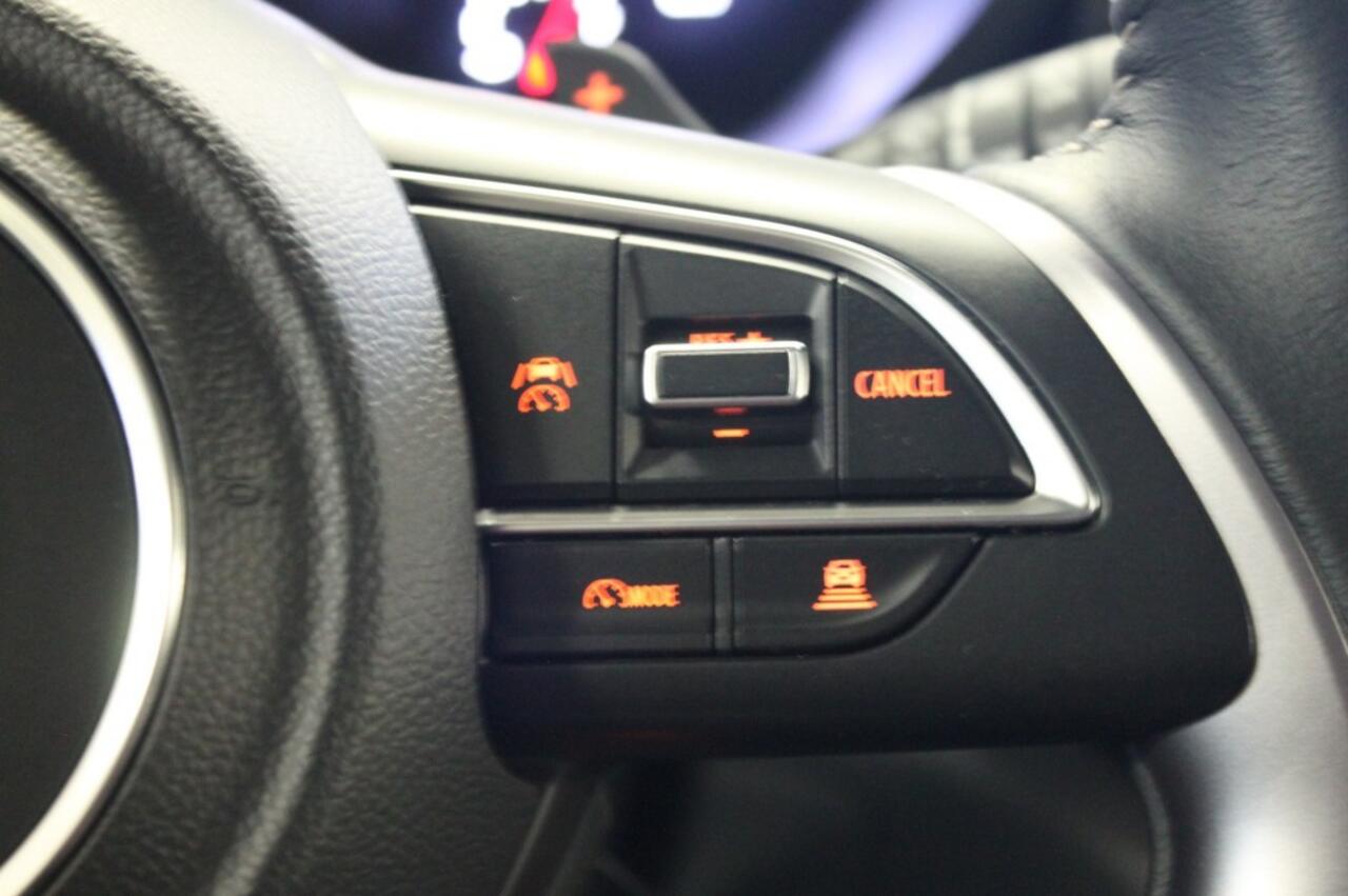 Suzuki SWIFT 1.2 STYLE SMARTHYB. Automaat / Stoel verwarming / Adaptive cruise control