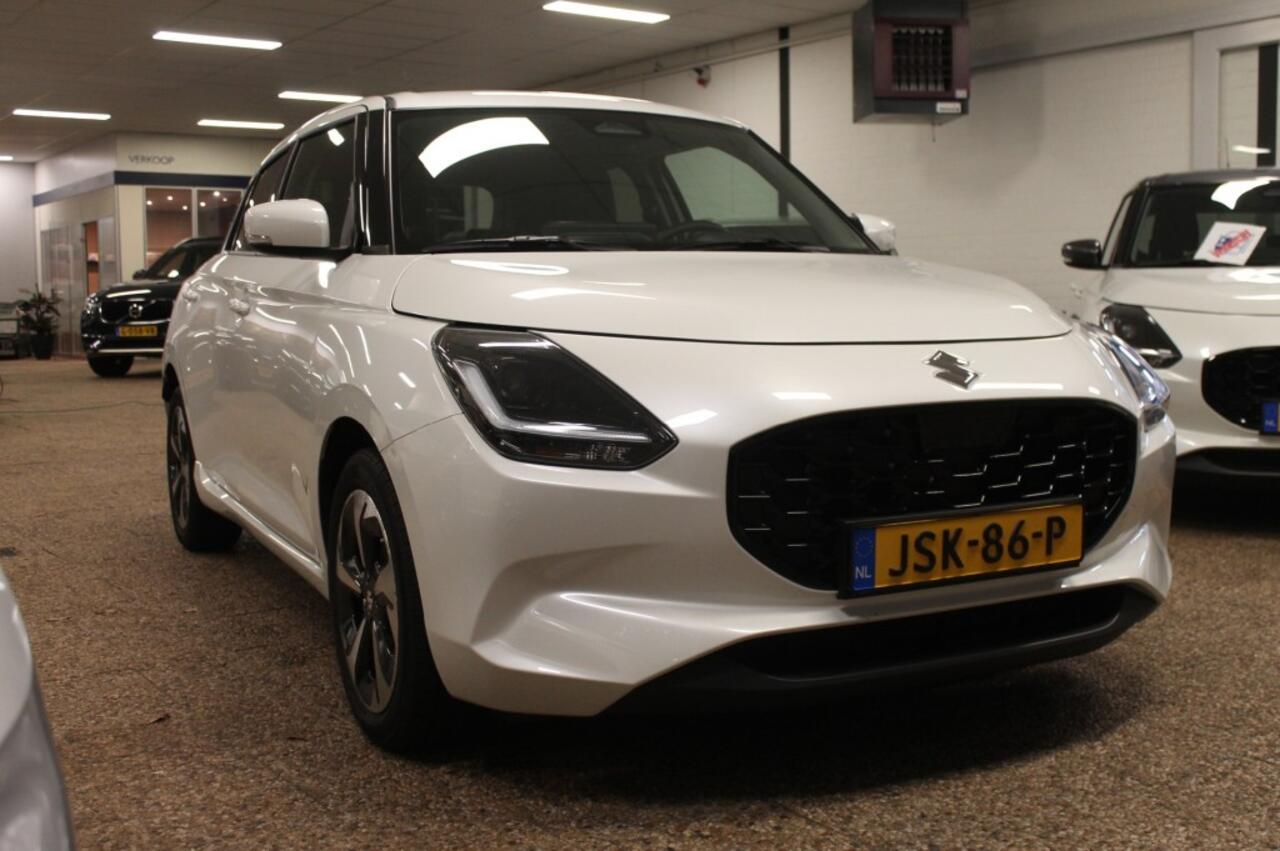 Suzuki SWIFT 1.2 STYLE SMARTHYB. Automaat / Stoel verwarming / Adaptive cruise control