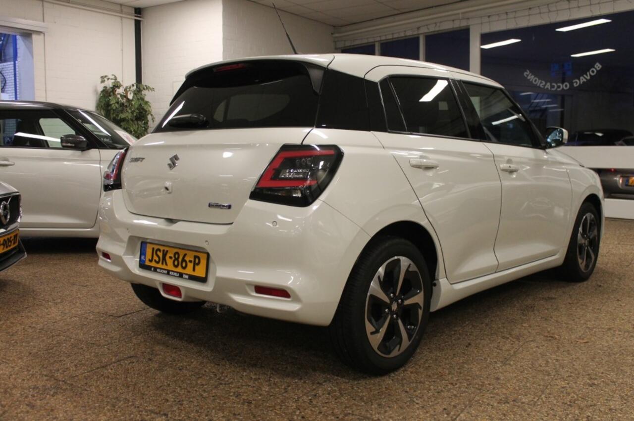 Suzuki SWIFT 1.2 STYLE SMARTHYB. Automaat / Stoel verwarming / Adaptive cruise control