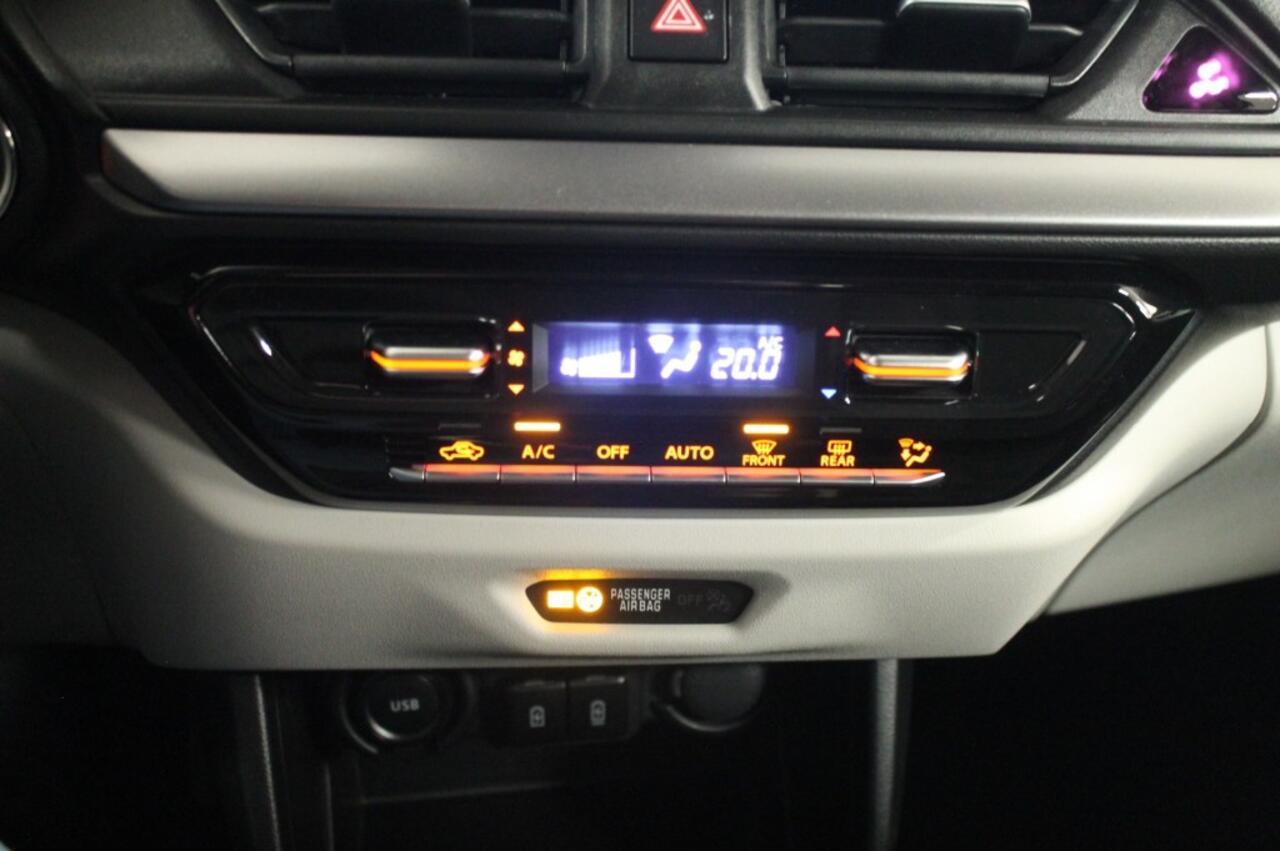 Suzuki SWIFT 1.2 STYLE SMARTHYB. Automaat / Stoel verwarming / Adaptive cruise control