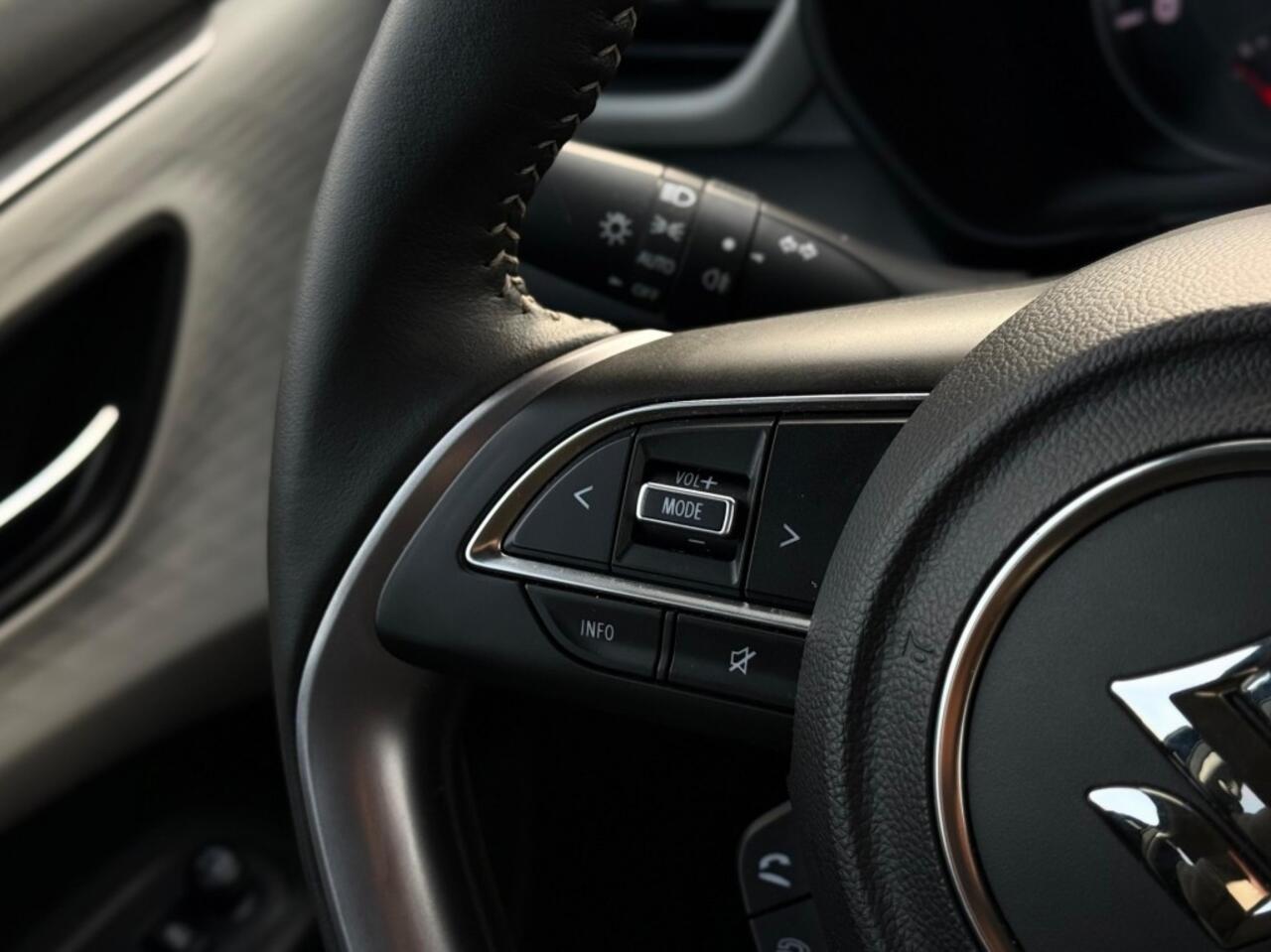 Suzuki SWIFT 1.2 STYLE SMART HYBR. KEYLESS ECC CAMERA NAVI ADD. CRUISE