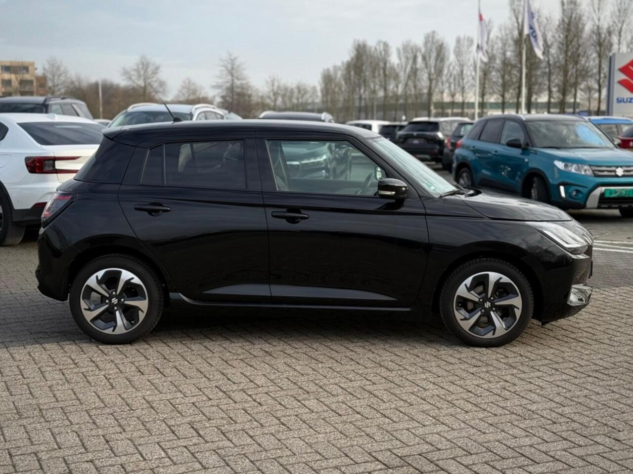 Suzuki SWIFT 1.2 STYLE SMART HYBR. KEYLESS ECC CAMERA NAVI ADD. CRUISE