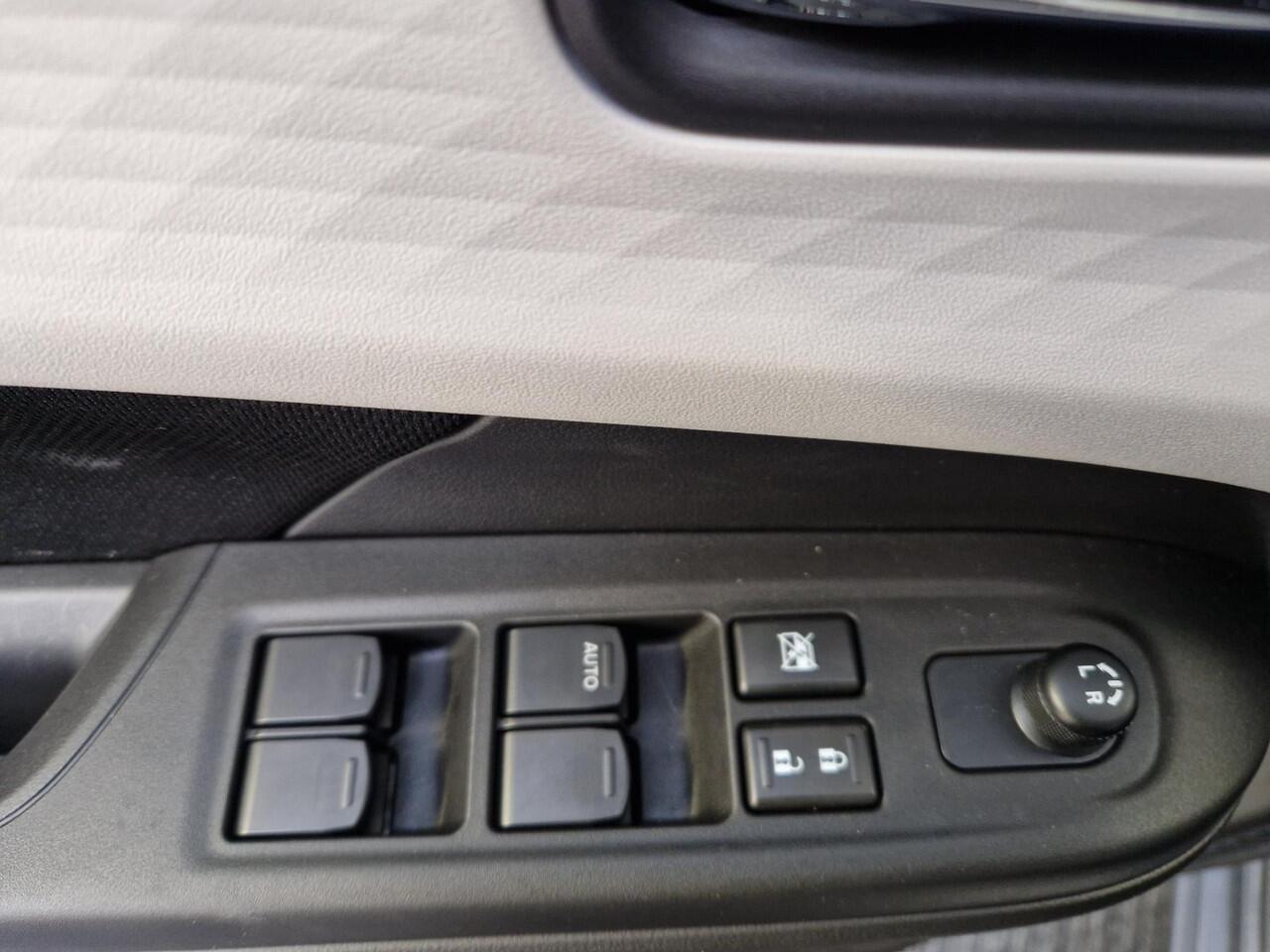 Suzuki SWIFT 1.2 Comfort Smart Hybrid | Black Rhino pack