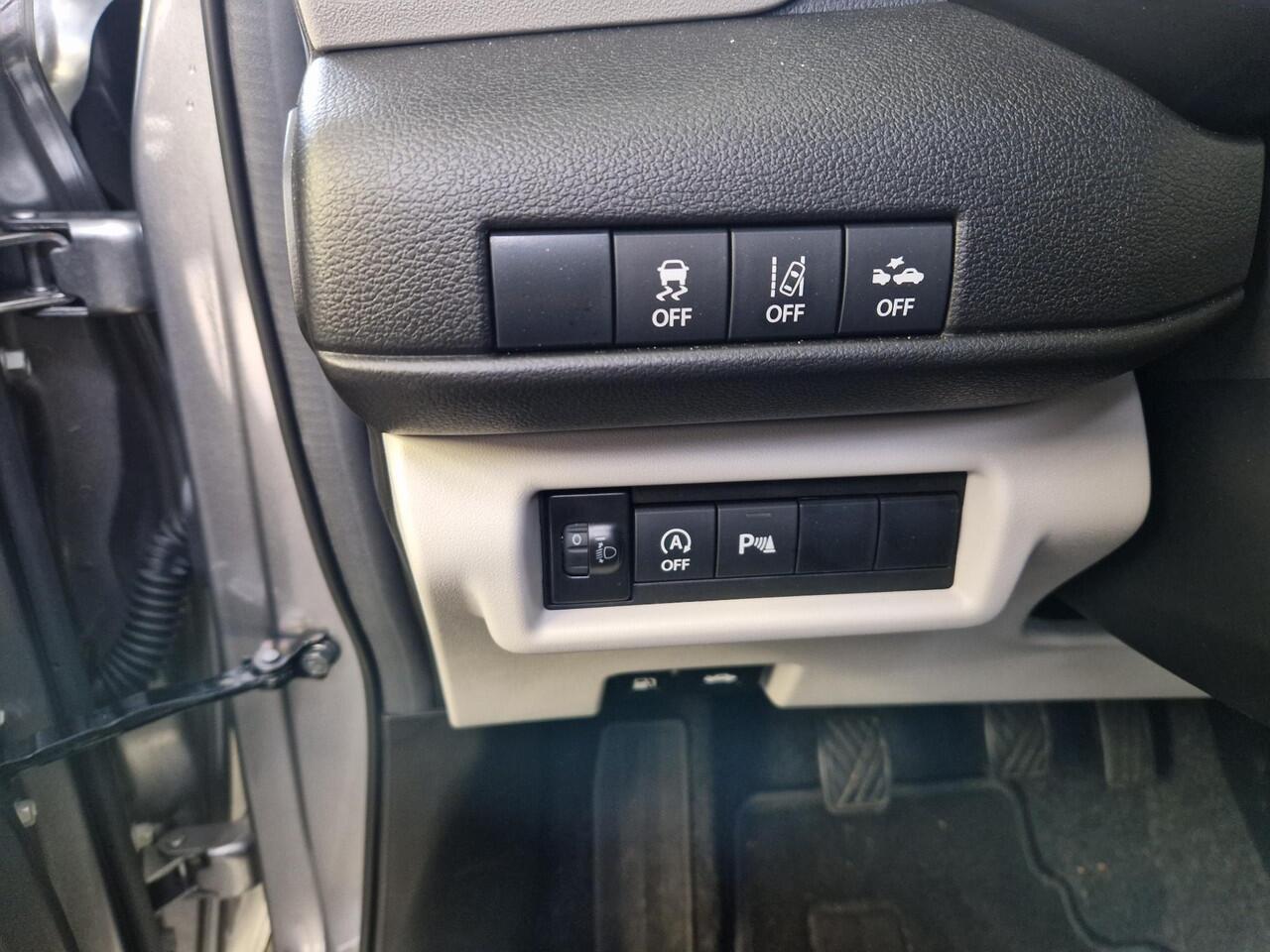 Suzuki SWIFT 1.2 Comfort Smart Hybrid | Black Rhino pack