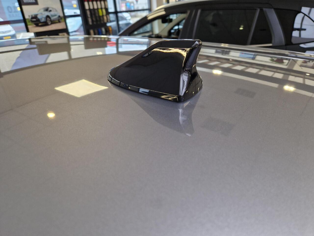 Suzuki SWIFT 1.2 Comfort Smart Hybrid | Black Rhino pack