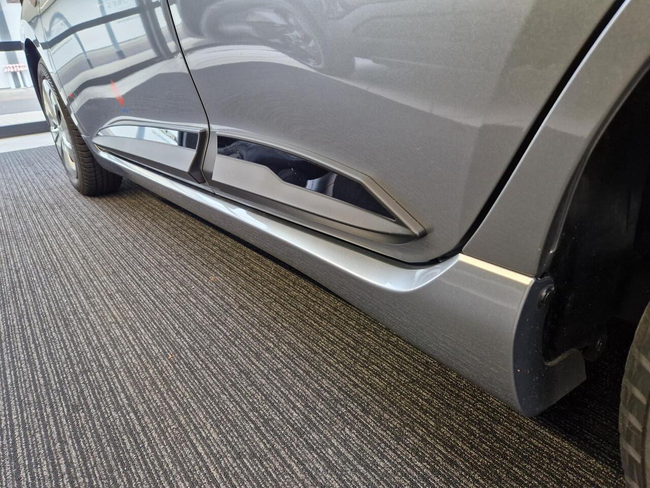 Suzuki SWIFT 1.2 Comfort Smart Hybrid | Black Rhino pack