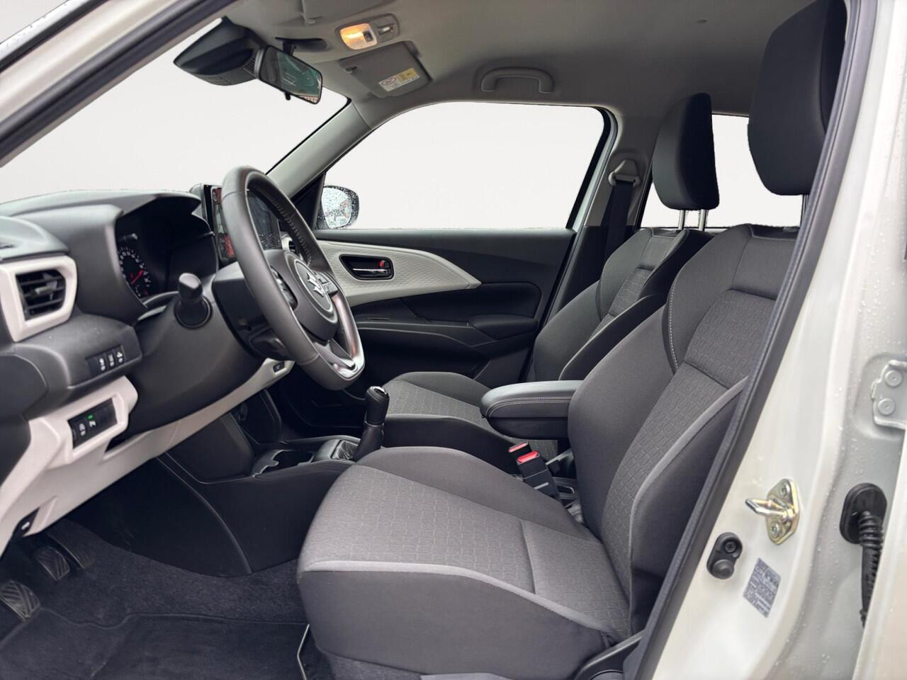 Suzuki SWIFT 1.2 Select Smart Hybrid | Camera | Sensoren | Stoelverwarming | Navigatie | Adap cruise | LM Velgen |