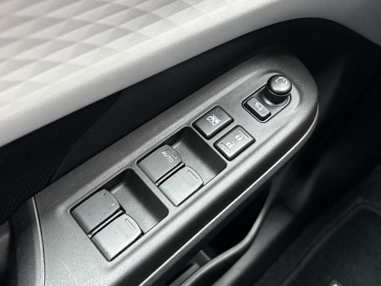 Suzuki SWIFT 1.2 Style Smart Hybrid Demo/Lmv/Navi/Clima