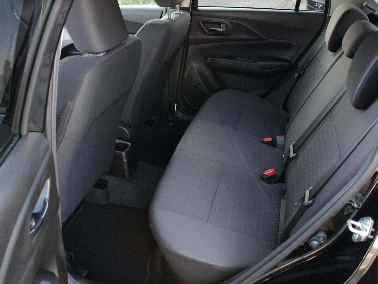 Suzuki SWIFT 1.2 Style Smart Hybrid | ¤ 1500,- FRISSE START VOORDEEL! | Snel rijden!