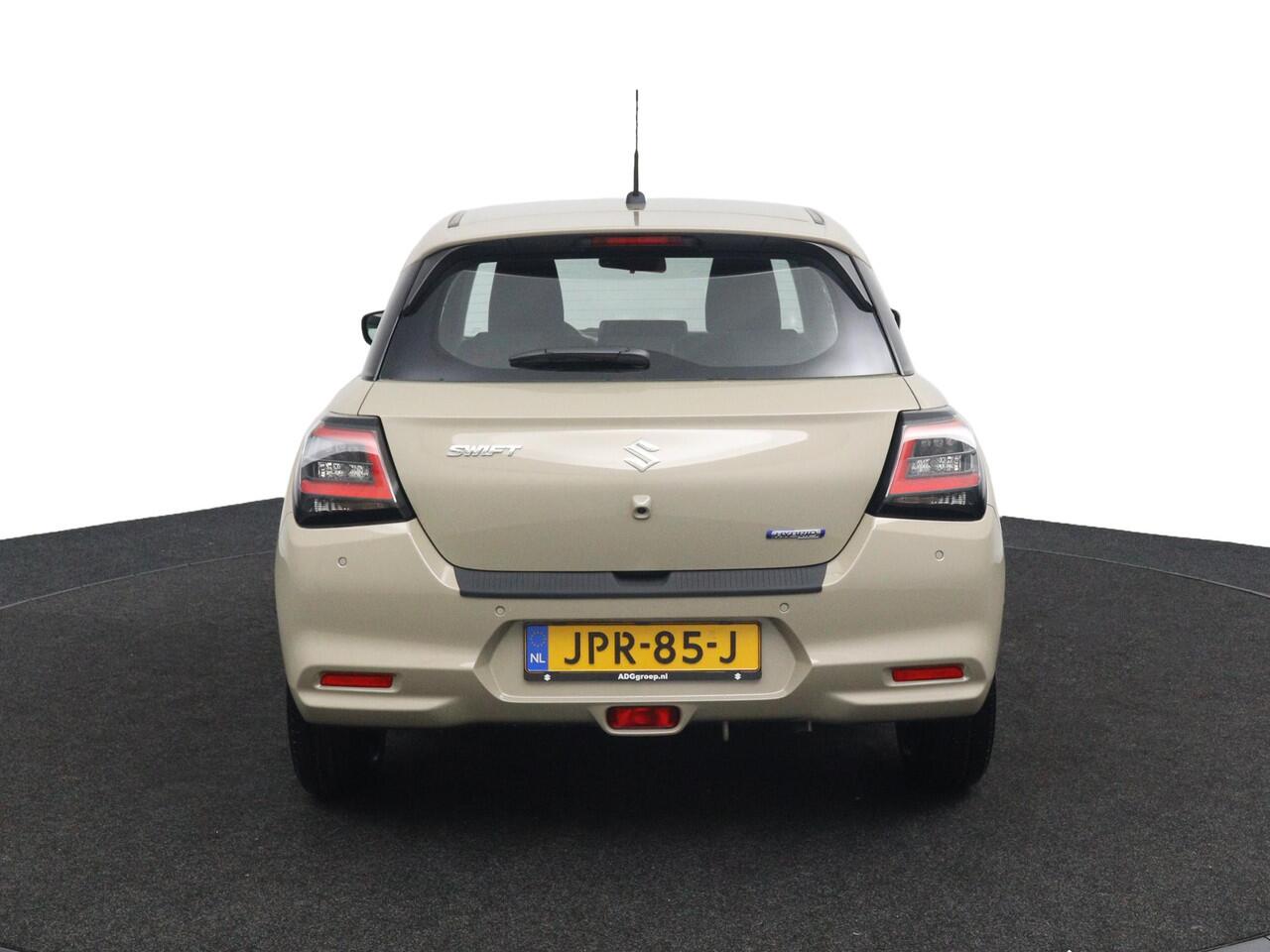 Suzuki SWIFT 1.2 Comfort Smart Hybrid | Lichtmetalen Velgen | Navigatie | Keyless Entry | Adaptieve Cruise control | Parkeersensoren en Camera |