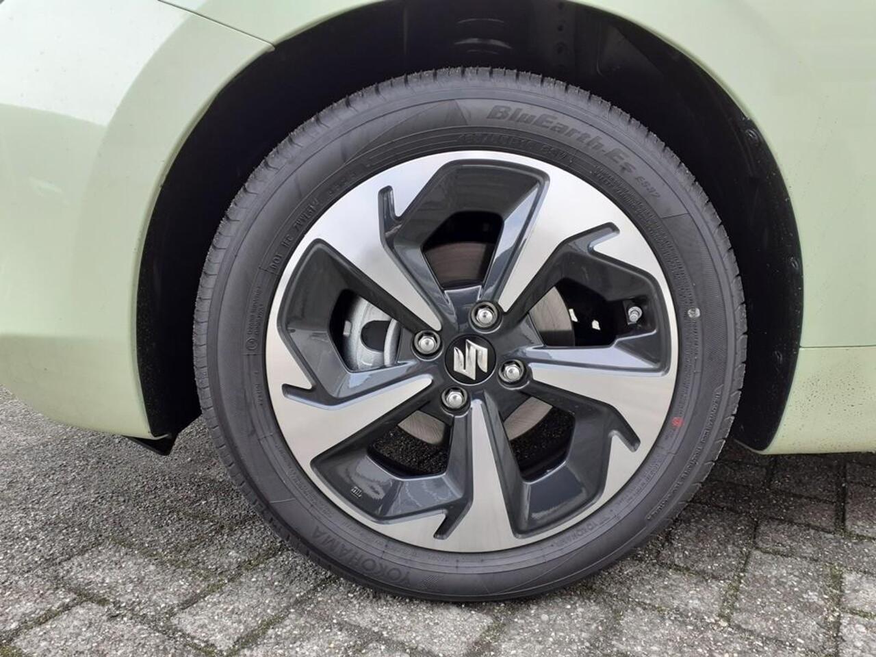 Suzuki SWIFT 1.2 Style Smart Hybrid CVT Automaat | Mengelers actieprijs: ¤ 28.689,00*