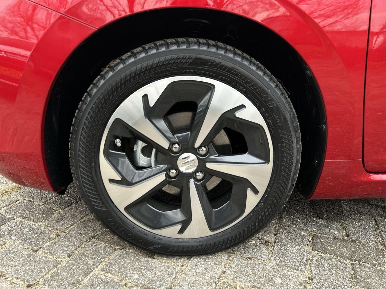 Suzuki SWIFT 1.2 Select Smart Hybrid RIJKLAAR | Navigatie | Camera | Cruise Control Adaptief | All-Seasonbanden | Demo