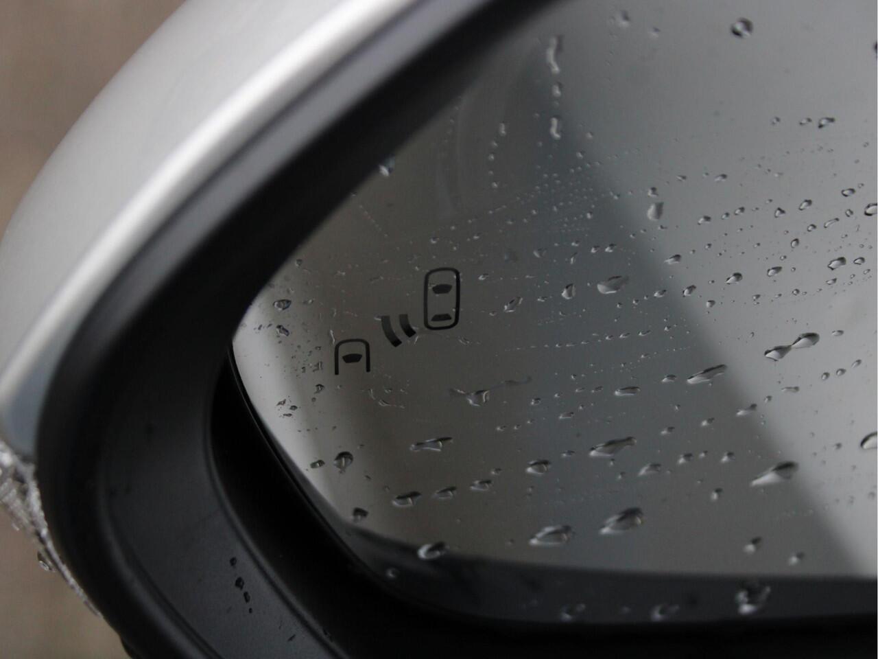 Suzuki Swace 1.8 Hybrid Style Automaat 140PK All-Season Banden, Adaptieve Cruise Control, Navigatie, Stuur Verwarmd, Voorruitverwarming, Draadloze Telefoonlader