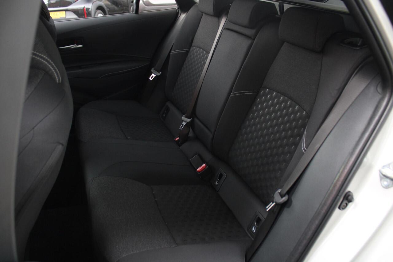 Suzuki Swace 1.8 Hybrid Style Automaat 140PK All-Season Banden, Adaptieve Cruise Control, Navigatie, Stuur Verwarmd, Voorruitverwarming, Draadloze Telefoonlader